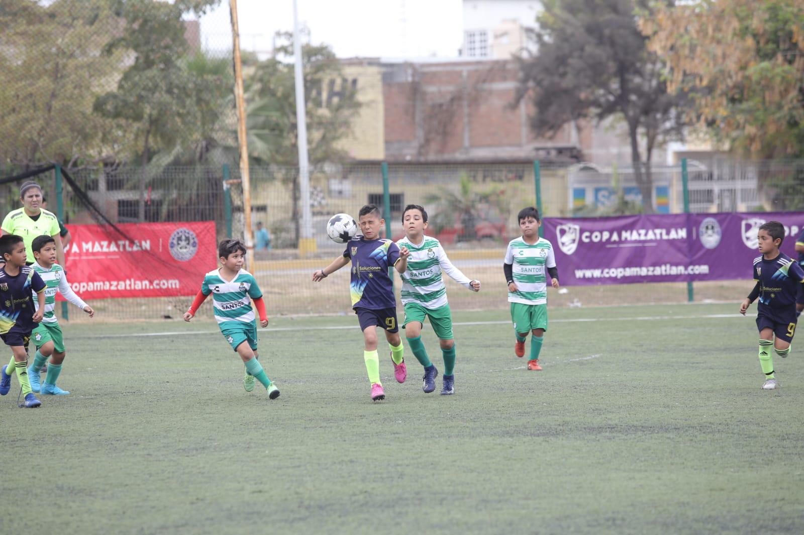 $!Academia Muralla hace valer la casa en la Copa Mazatlán de Futbol 7