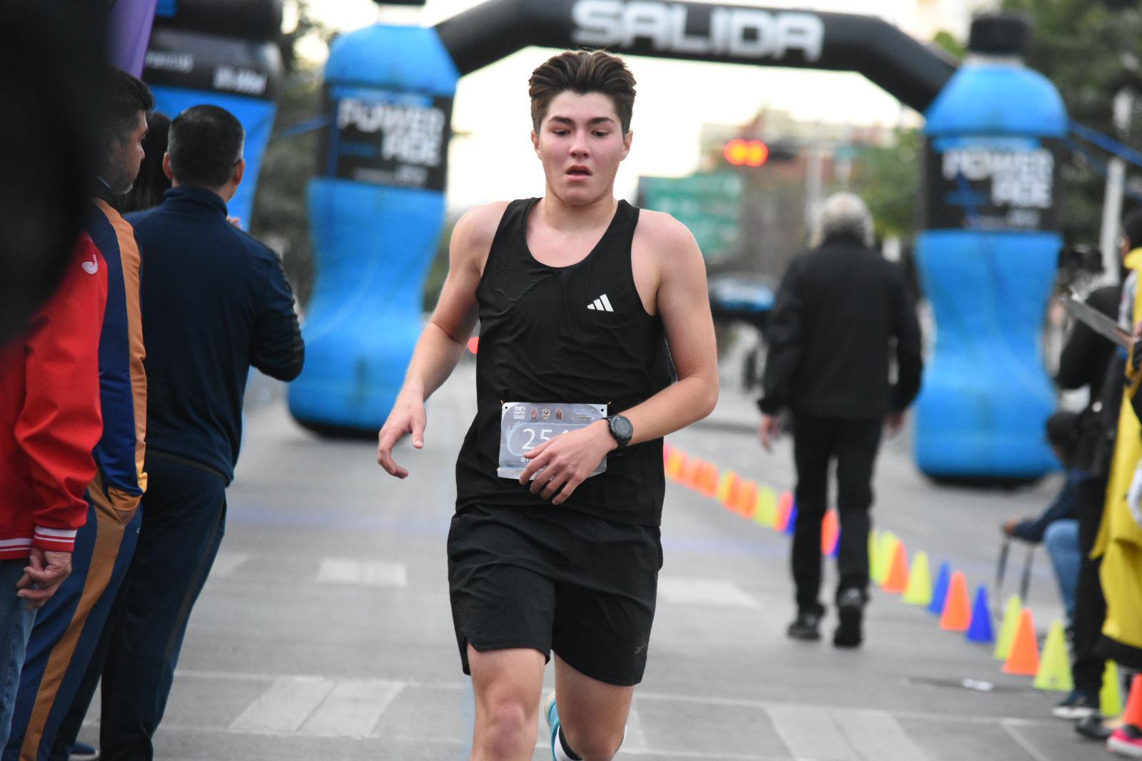 $!Duranguense Diego Vizcarra vuelve a triunfar en los 10K