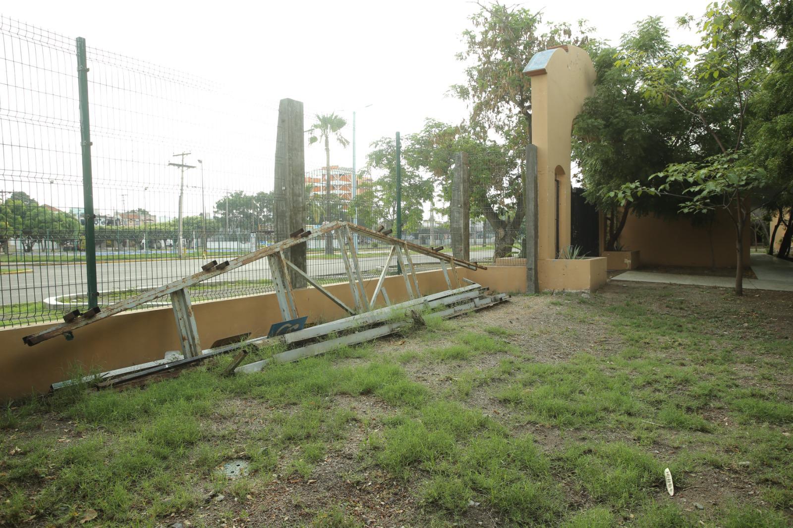 $!Parque Central de Mazatlán presenta abandono y daños visibles en sus instalaciones