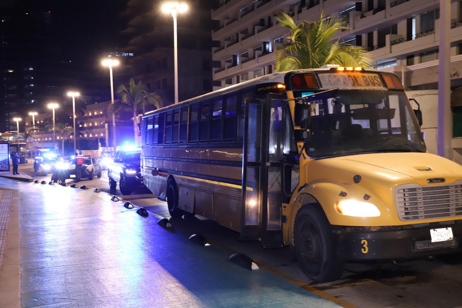 $!Arman persecución en Mazatlán para detener a conductor de camión con reporte de robo
