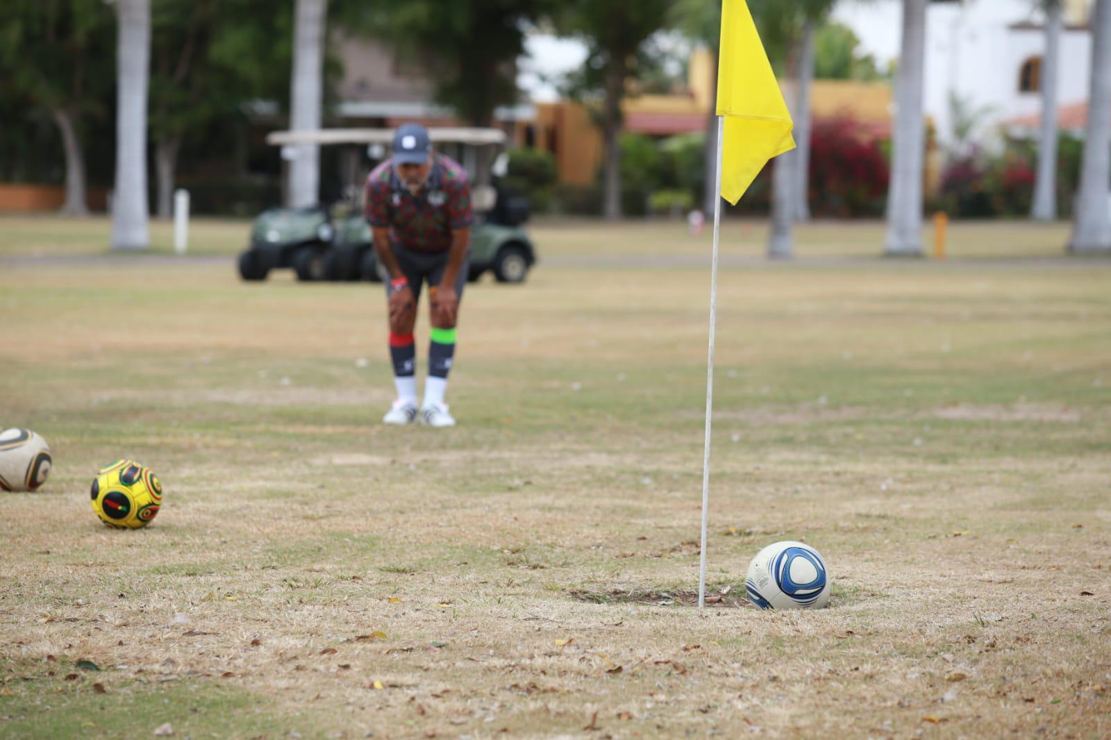 $!Patiño, ex jugador de Pumas, se adueña del Mazatlán Open de Foot Golf