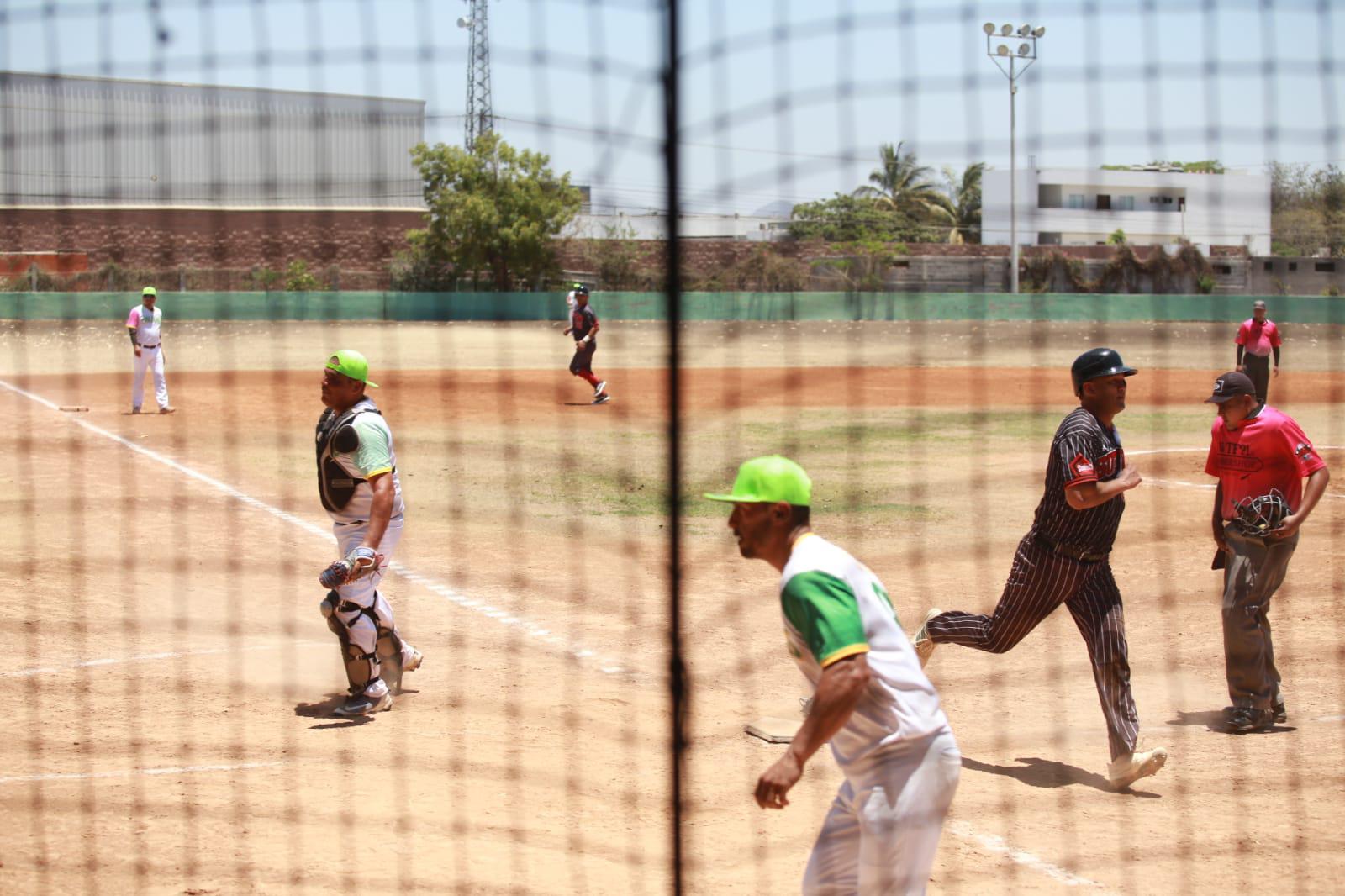 $!Definen este domingo a finalistas de Liga de Beisbol de 40 años y más