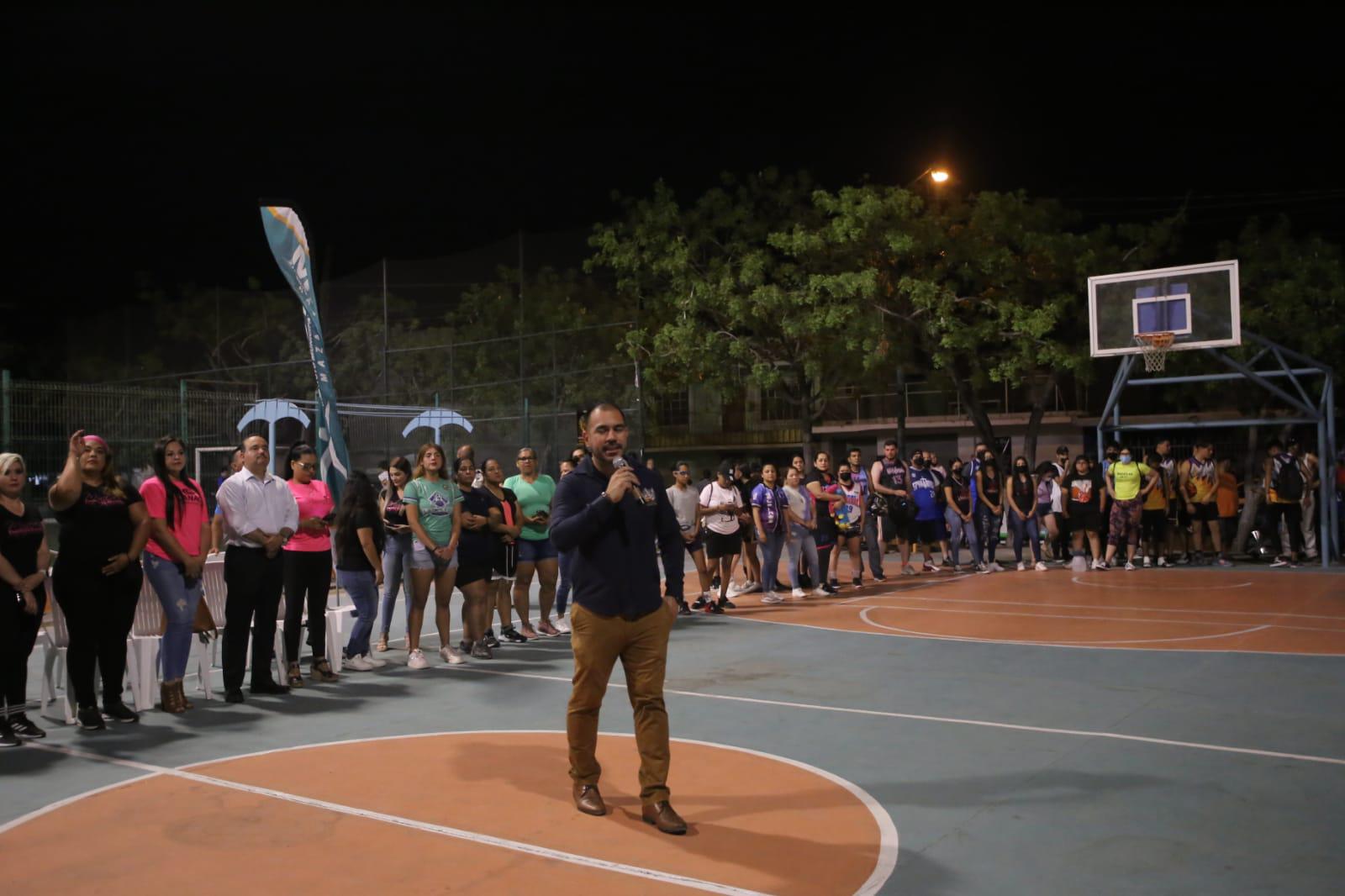 $!Inauguran Torneo de Baloncesto Wolves-I. H. Organic Fruits, en Casa Hogar