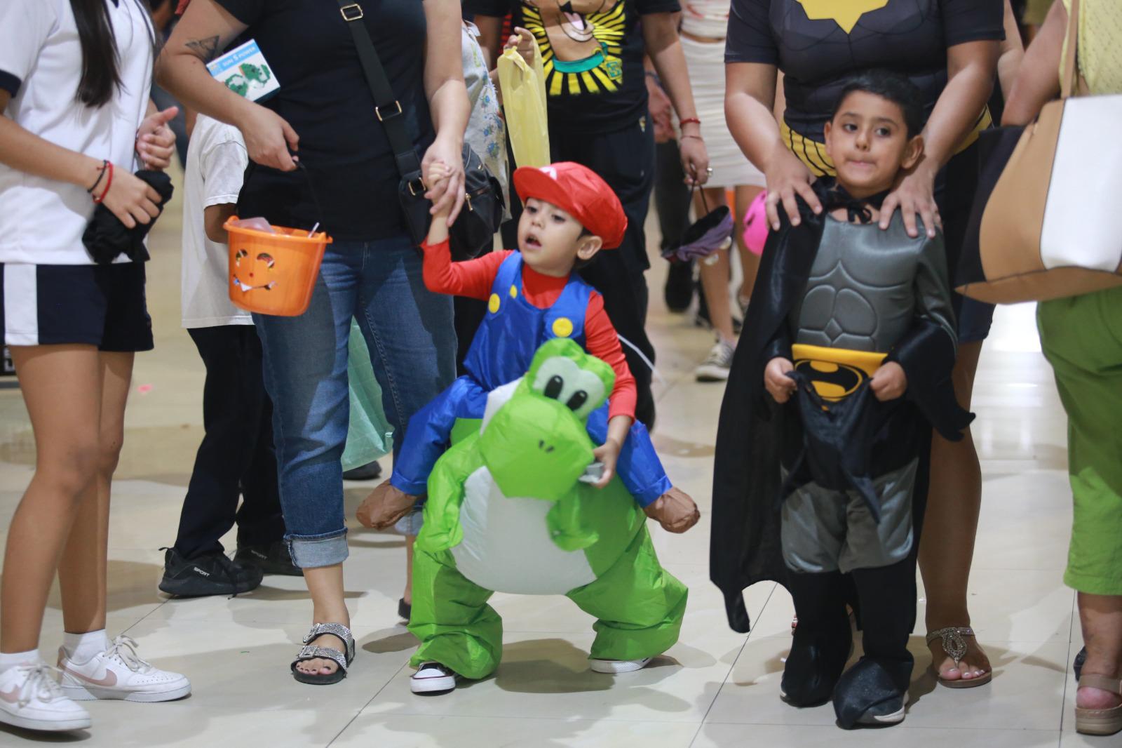 $!#Galería | En la Gran Plaza y en las letras de Mazatlán se arma la fiesta de Halloween