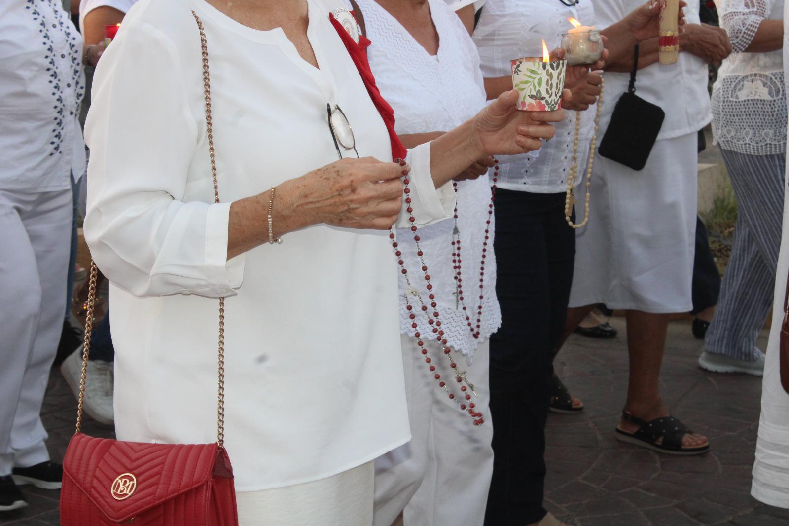 $!Marchan en Rosario y rezan por la paz de Sinaloa frente al Palacio Municipal