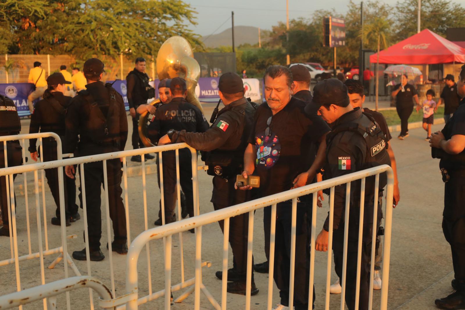 $!Despliegan operativo con más de 100 elementos por partido entre Mazatlán FC y Puebla