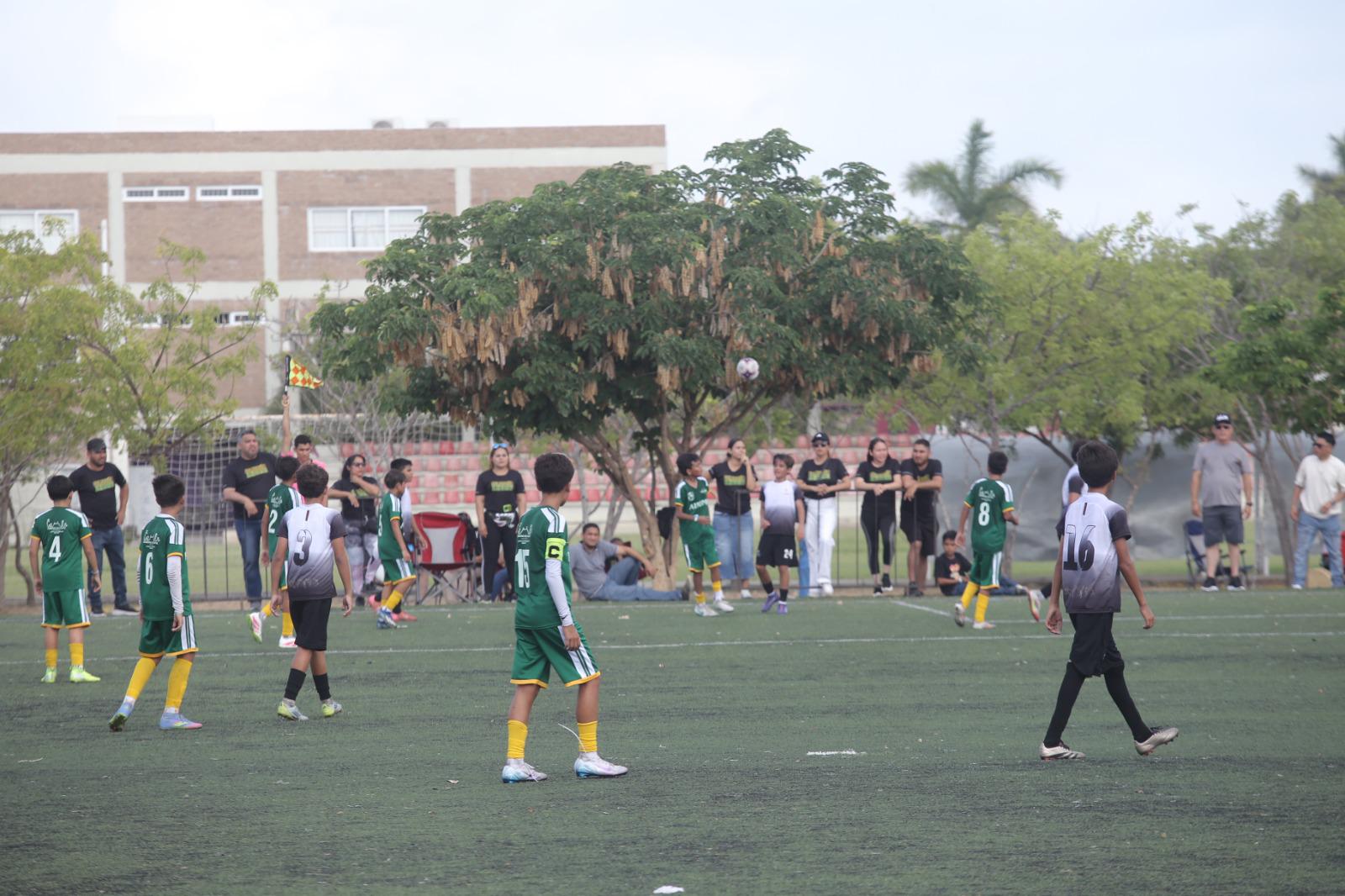 $!Ahome domina Estatal de Futbol, en Mazatlán
