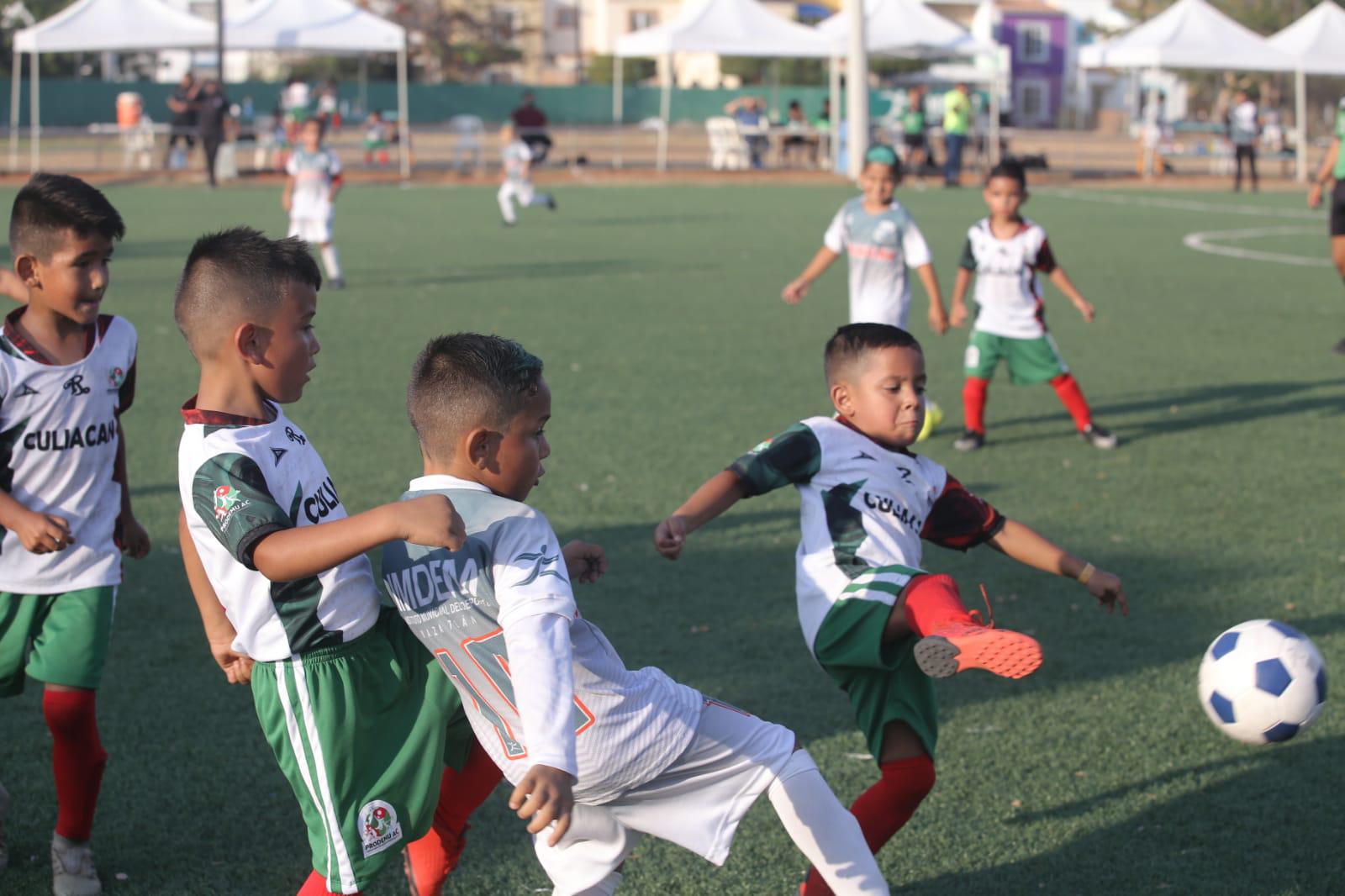 $!Mazatlán remonta a Culiacán y liga segunda victoria en Estatal de Futbol Chupones