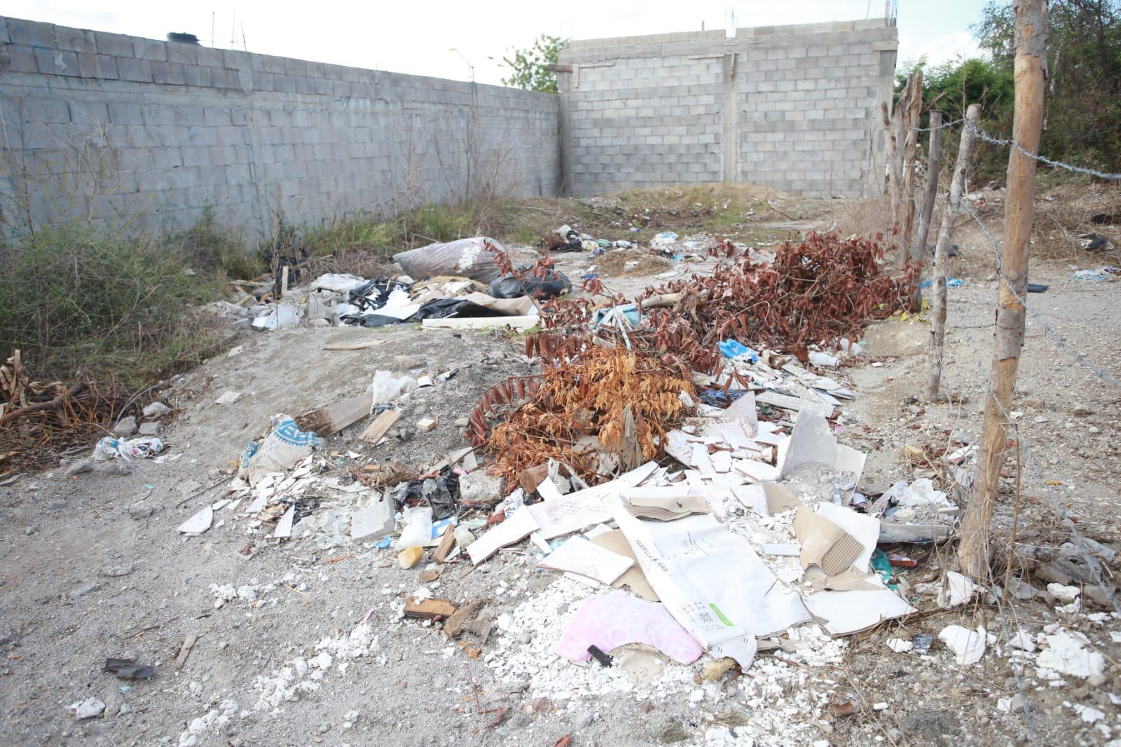 $!Piden vecinos de Pradera Dorada 2 actuar contra robos y tiro de escombros