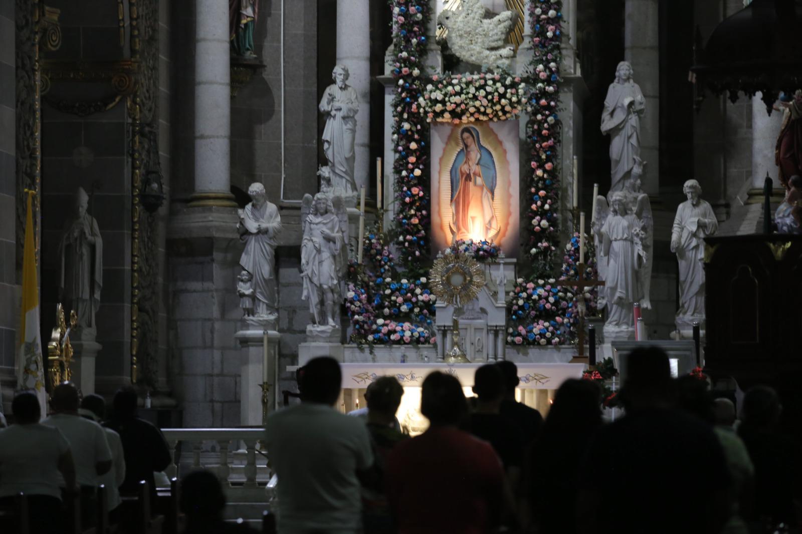 $!Cientos acuden a la Catedral de Mazatlán a cantar las Mañanitas a la Virgen de Guadalupe