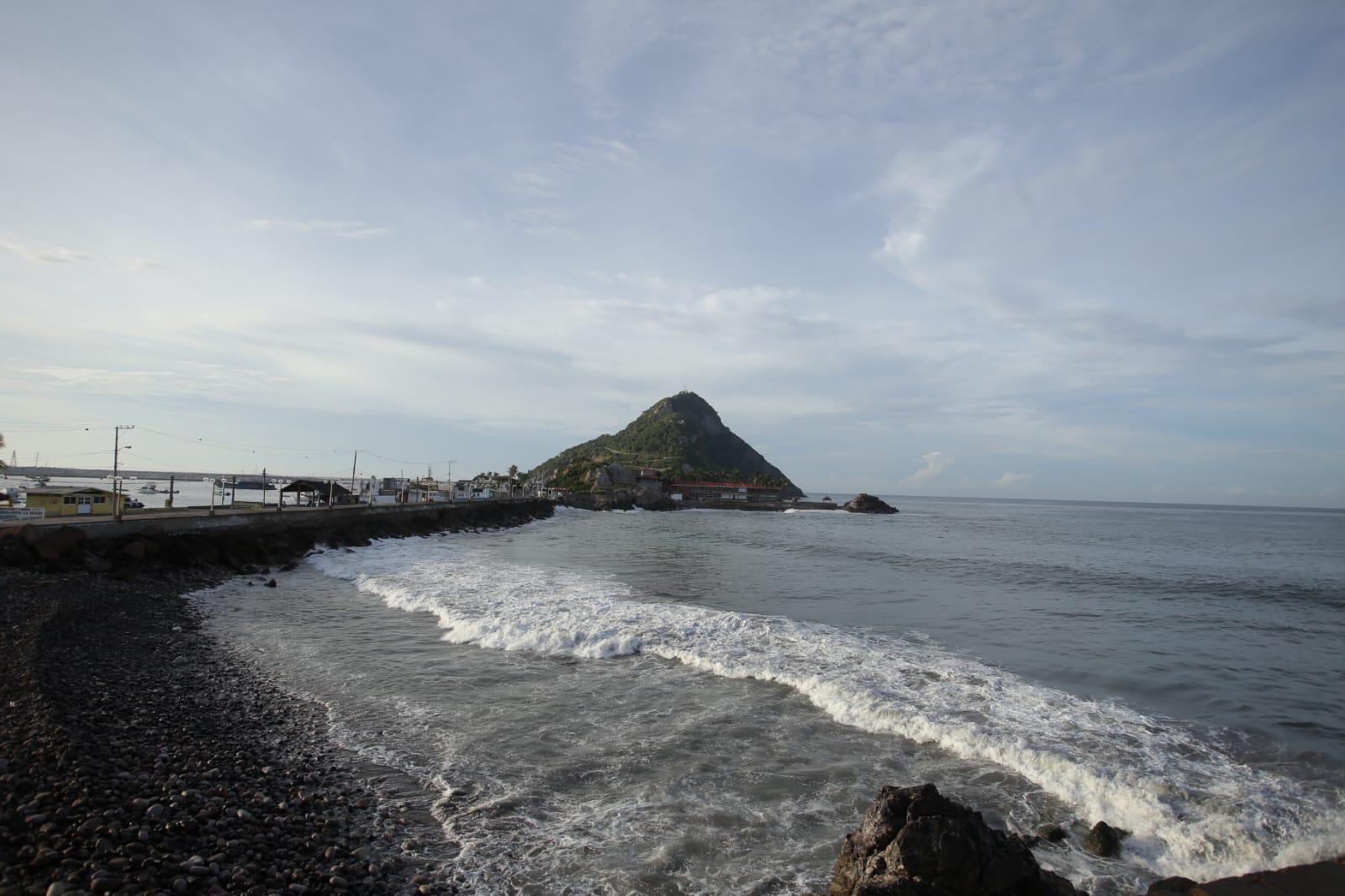 $!Cierran playas de Mazatlán por efectos de Huracán Pamela