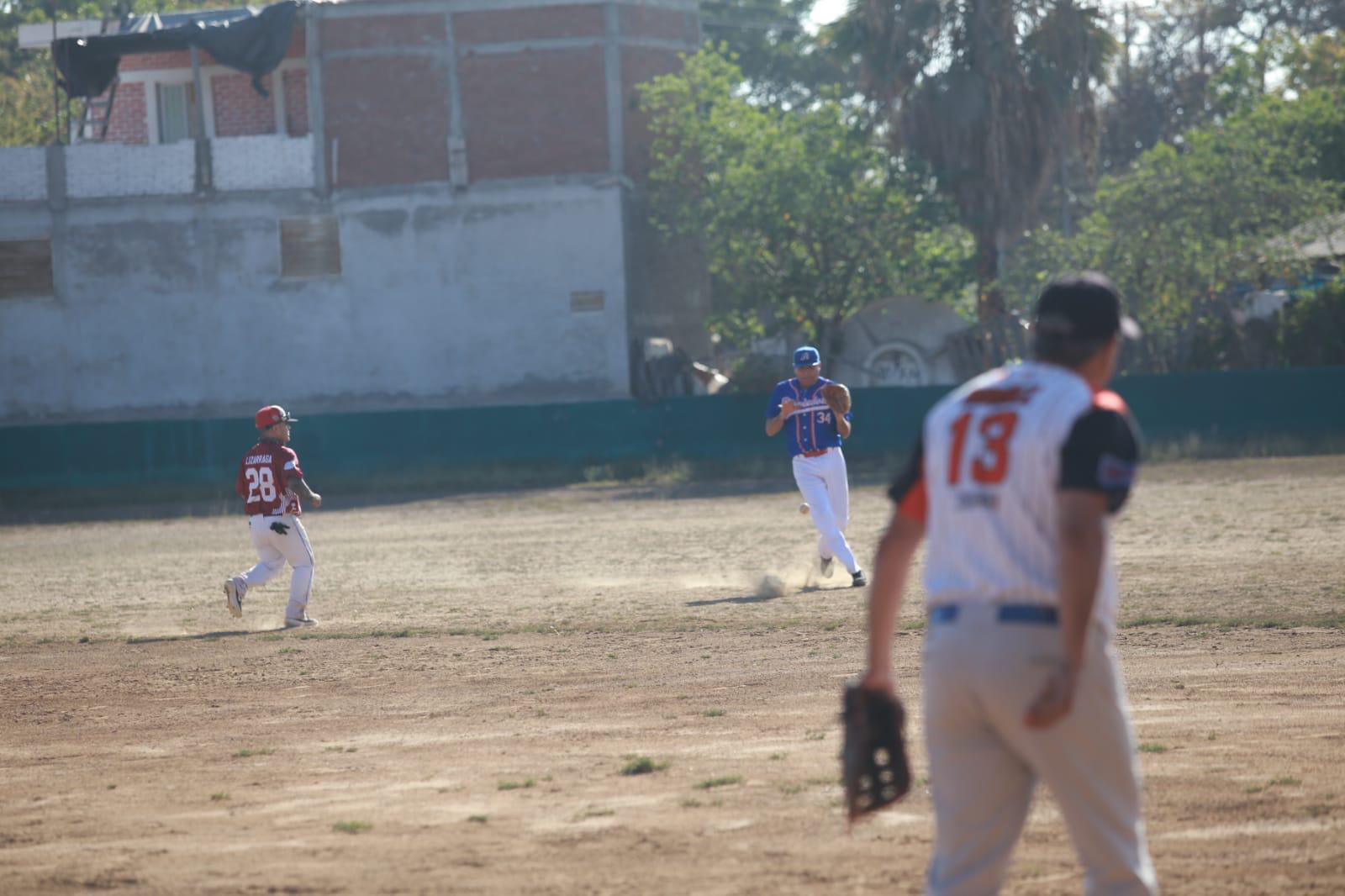 $!Pulmonías iguala marca al imponerse en Liga de Meseros
