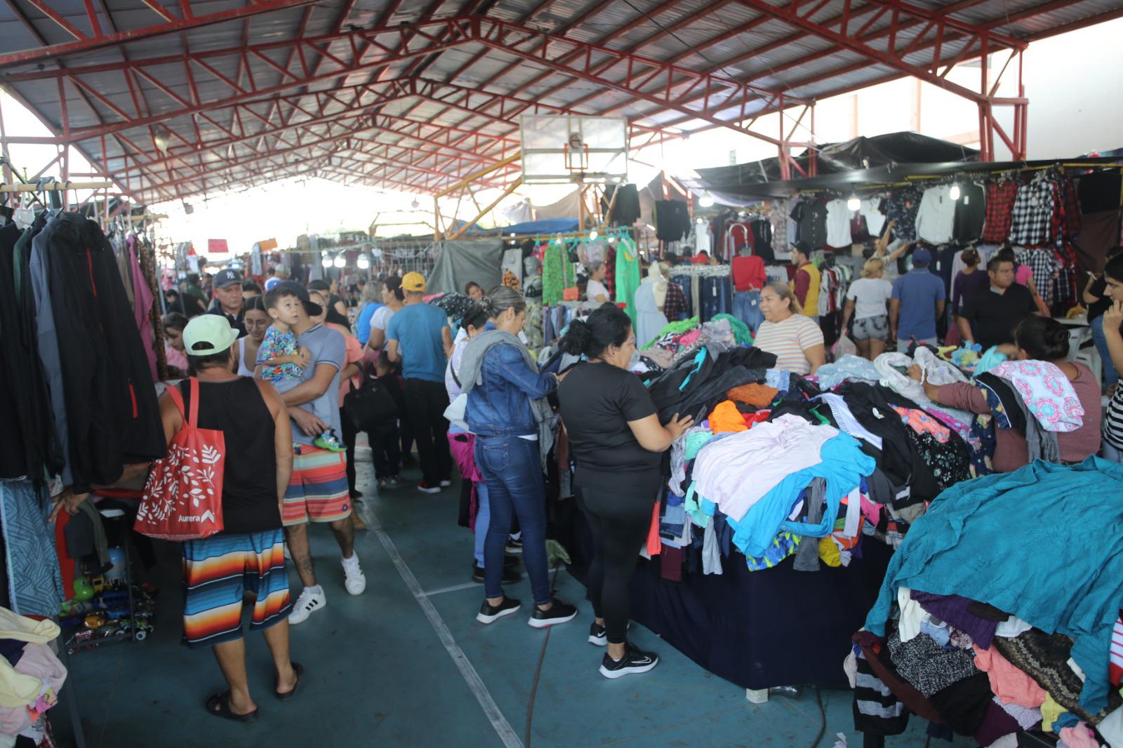 $!Incrementan compras navideñas en la colonia Juárez y el Centro, en Mazatlán