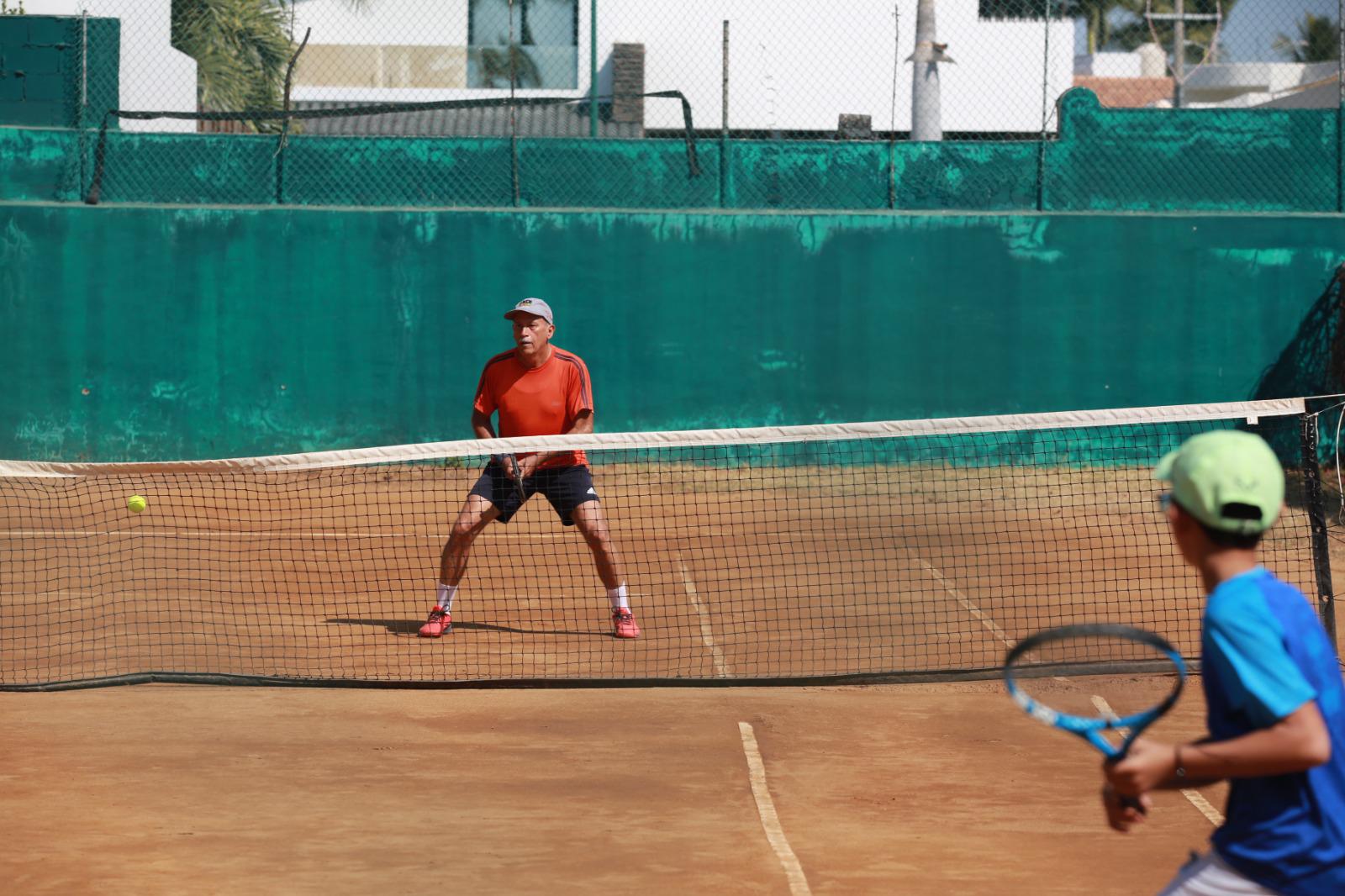 $!Familia Tostado se instala en semifinal de Copa Carnaval de Tenis