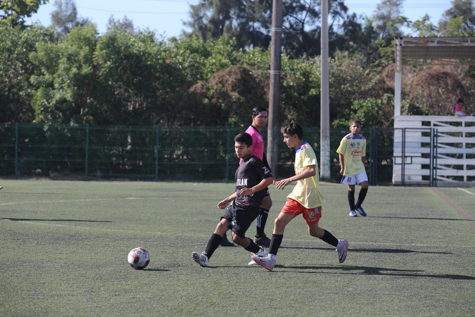 $!Sella Mazatlán pase al Estatal de futbol en Juegos Conade