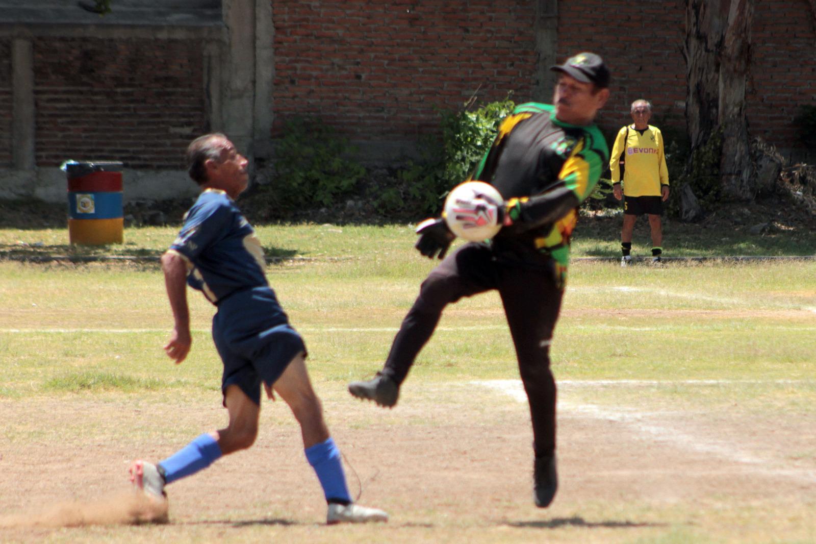 $!Rumbo al título de liga de Veteranos Platino
