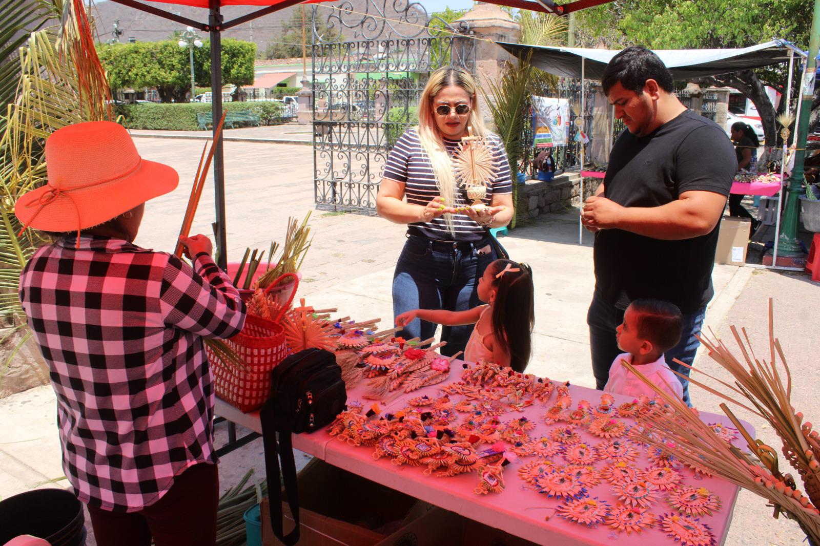 $!Comerciantes afirman que tuvieron buenas ventas en Domingo de Ramos en Rosario