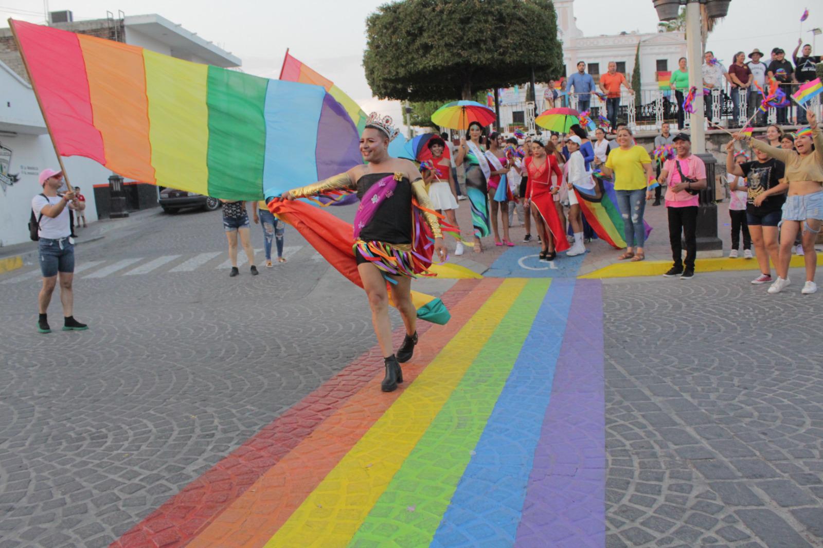 $!Develan mural de la diversidad en Rosario