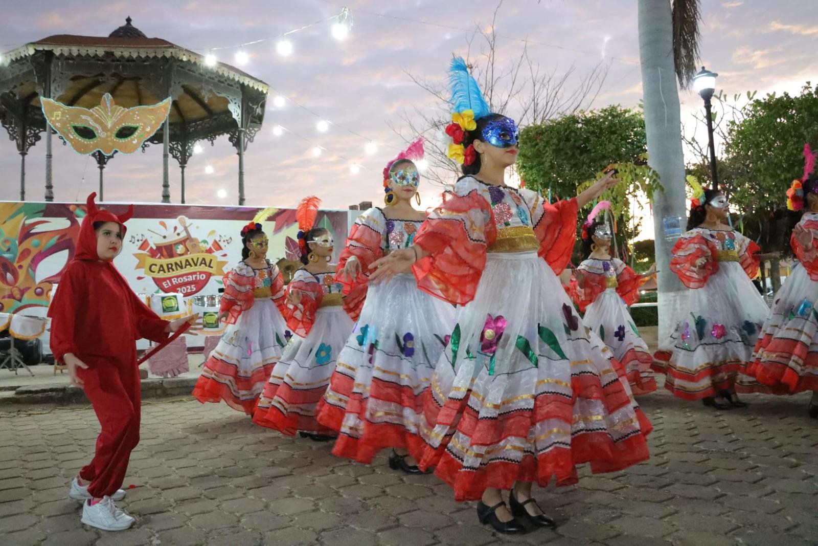 $!Con la inauguración de la verbena se pone en marcha el Carnaval Rosario 2025