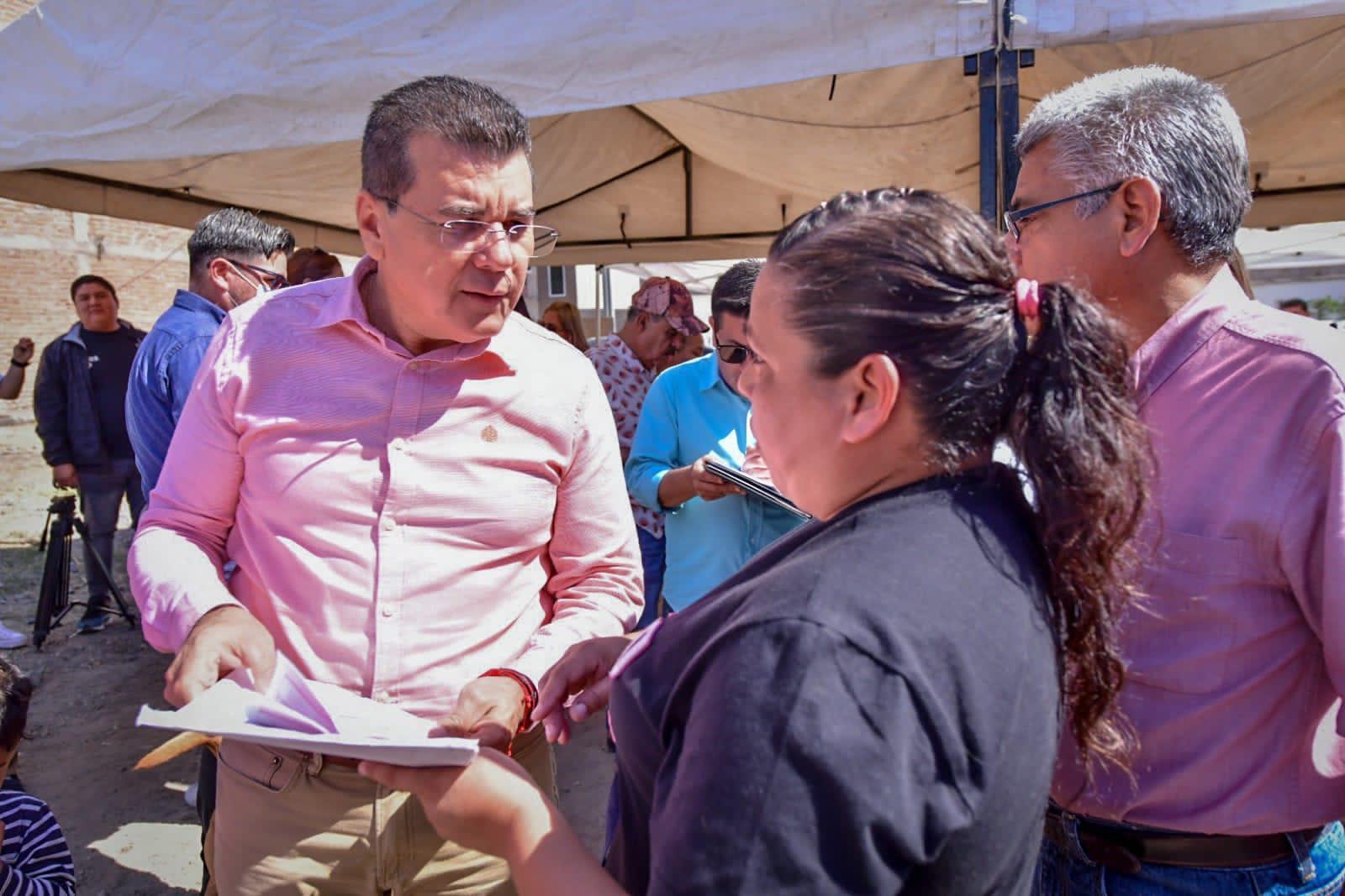 $!Denuncian vecinos de la Lucio Valverde abandono del Gobierno de Mazatlán