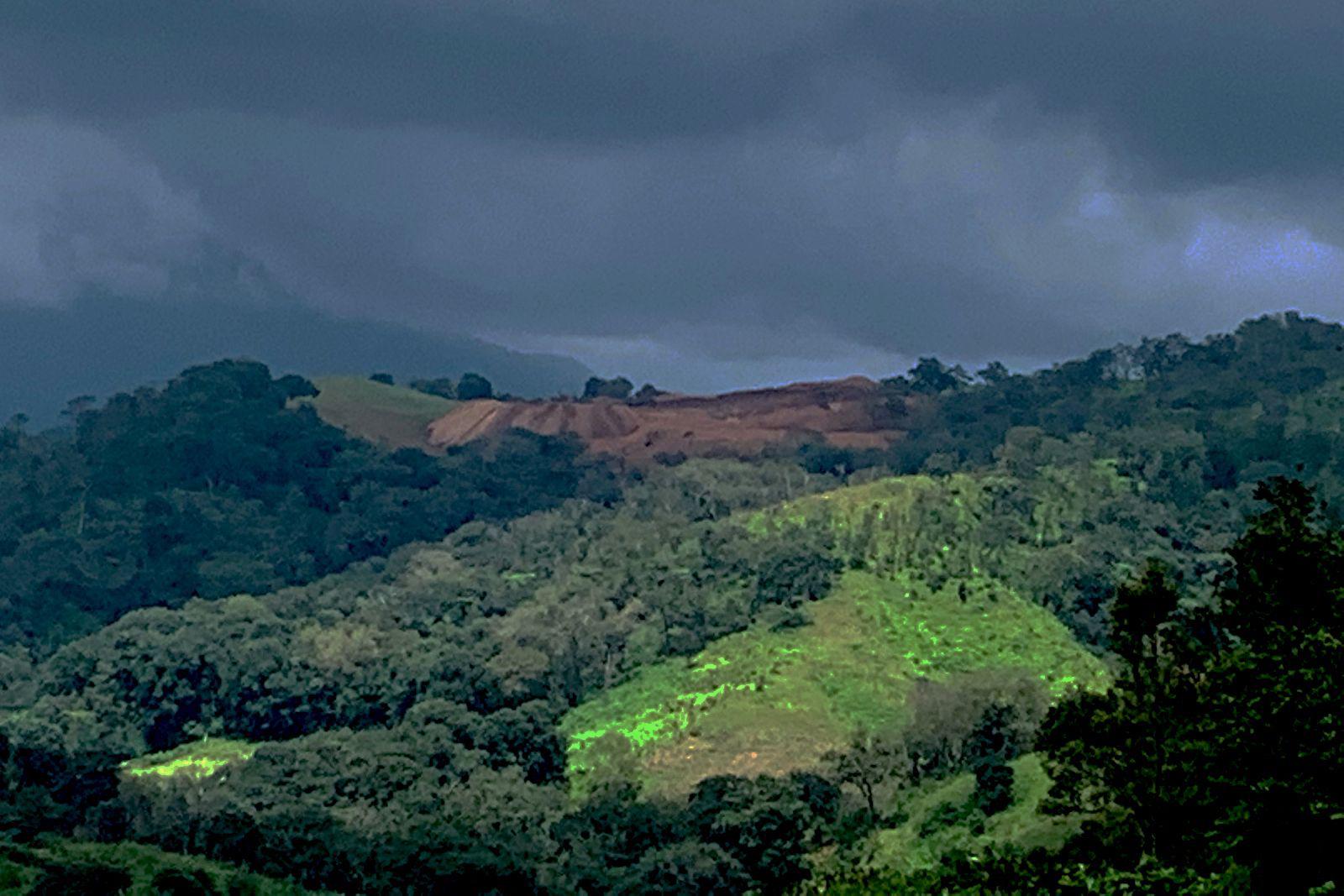 $!Una de las minas ilegales que hay en la Sierra de Manantlán.