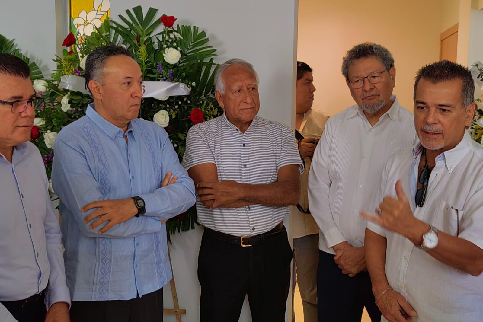 $!El sobrino de Antonio López Sáenz, Víctor López de la Paz, comparte anécdotas con funcionarios y creadores.
