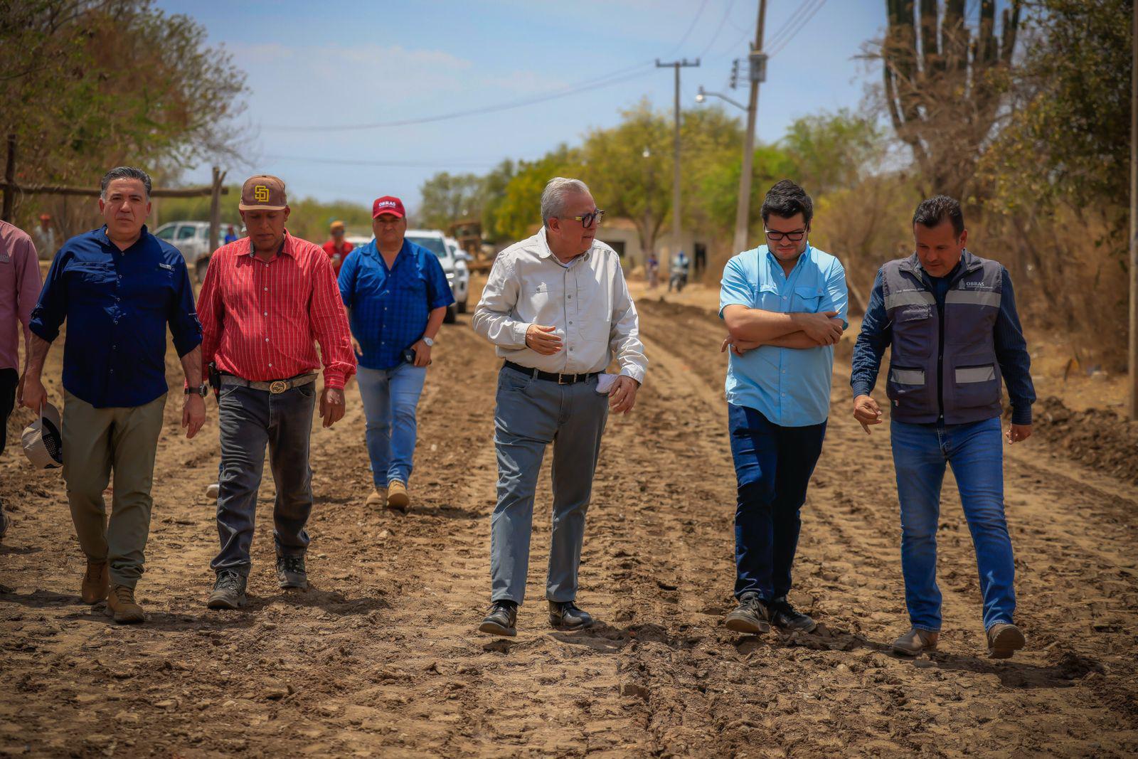 $!Inaugura Rocha Moya carretera que conecta poblados en Mocorito