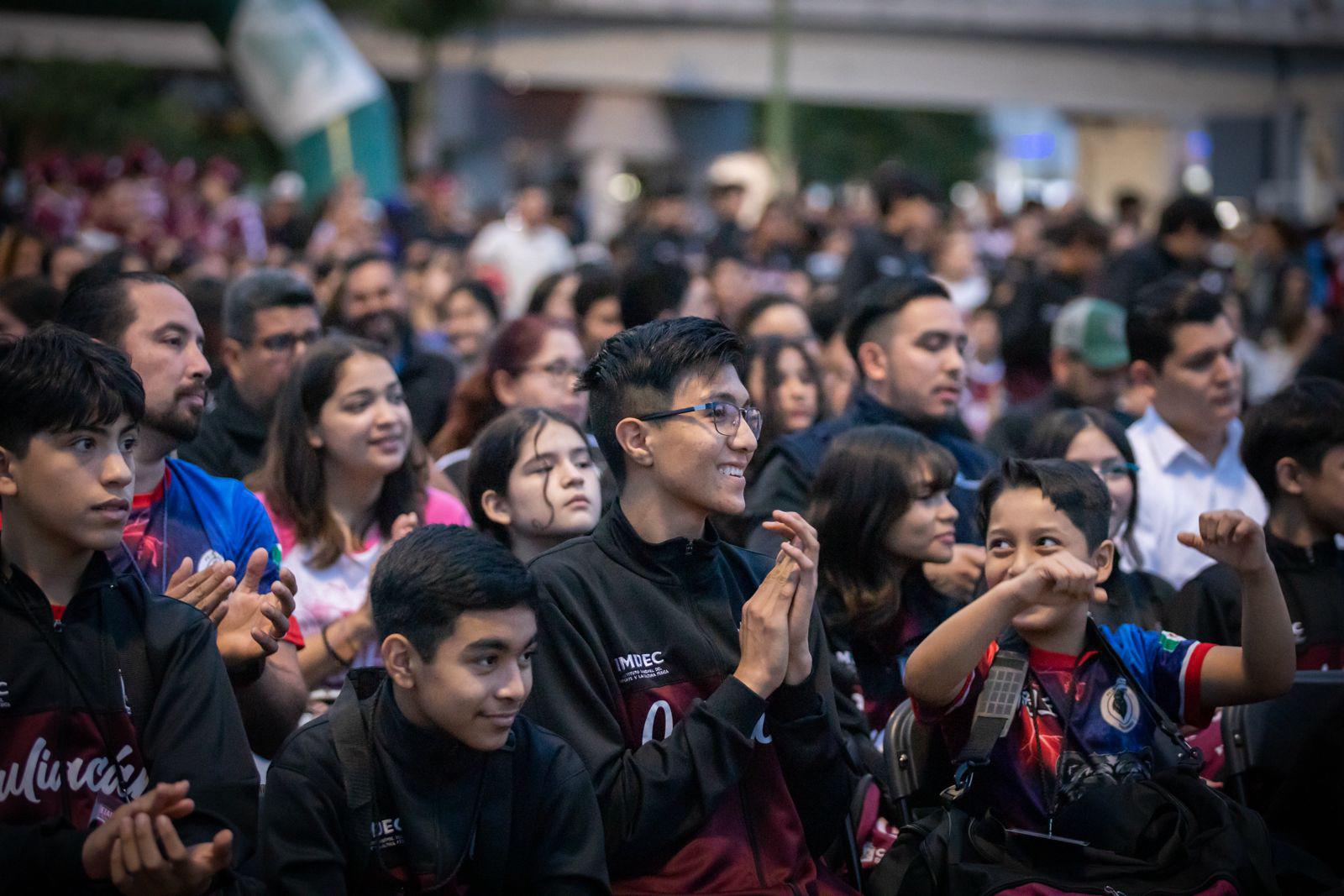 $!Abanderan a delegación de Culiacán para Estatal de los Juegos Conade