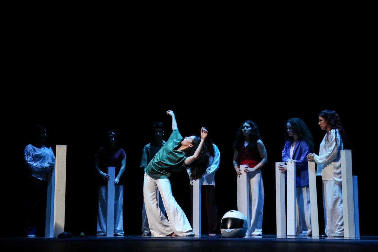 $!Un paraíso hecho de estática y sudor, idea original y dirección de Eliana Jiménez y Luis Rubio, se inspirada en un texto de Jacques Lacan.