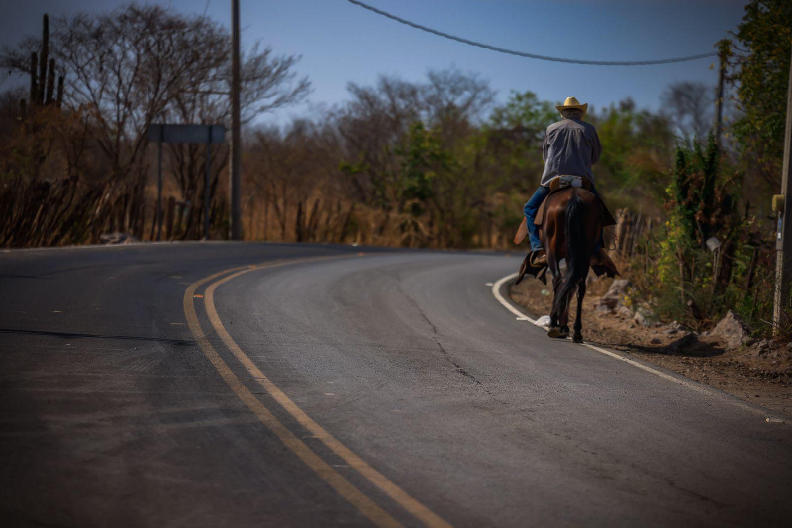 $!Inaugura Rocha Moya carretera que conecta poblados en Mocorito