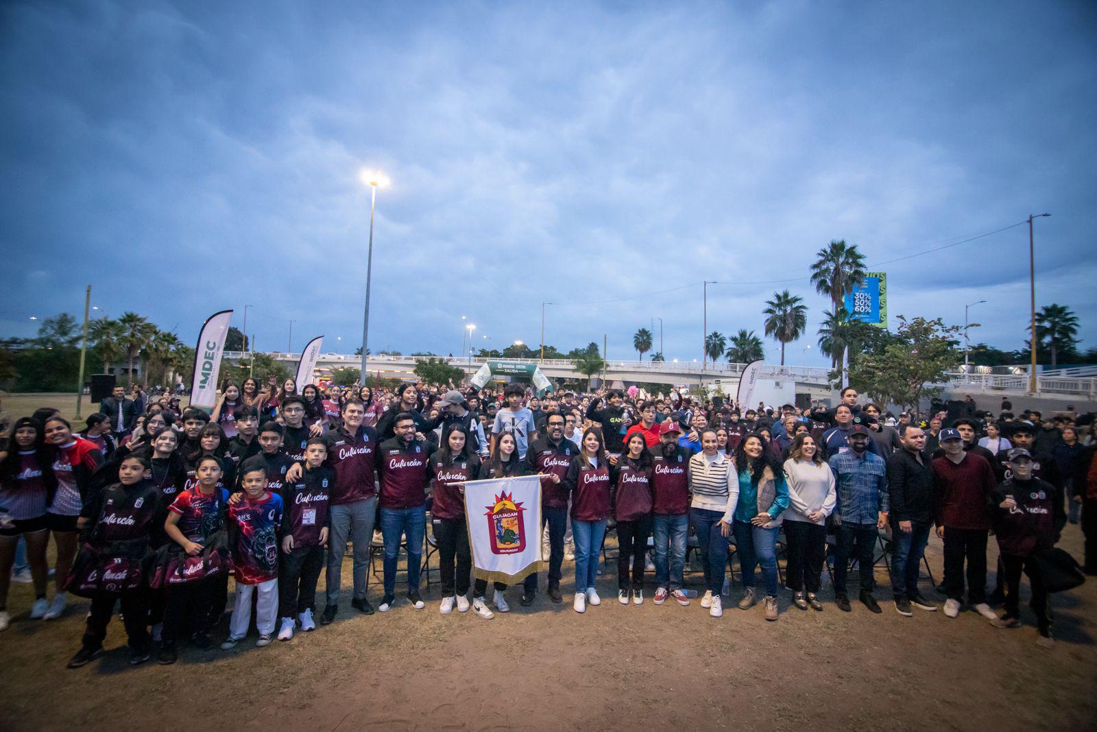 $!Abanderan a delegación de Culiacán para Estatal de los Juegos Conade