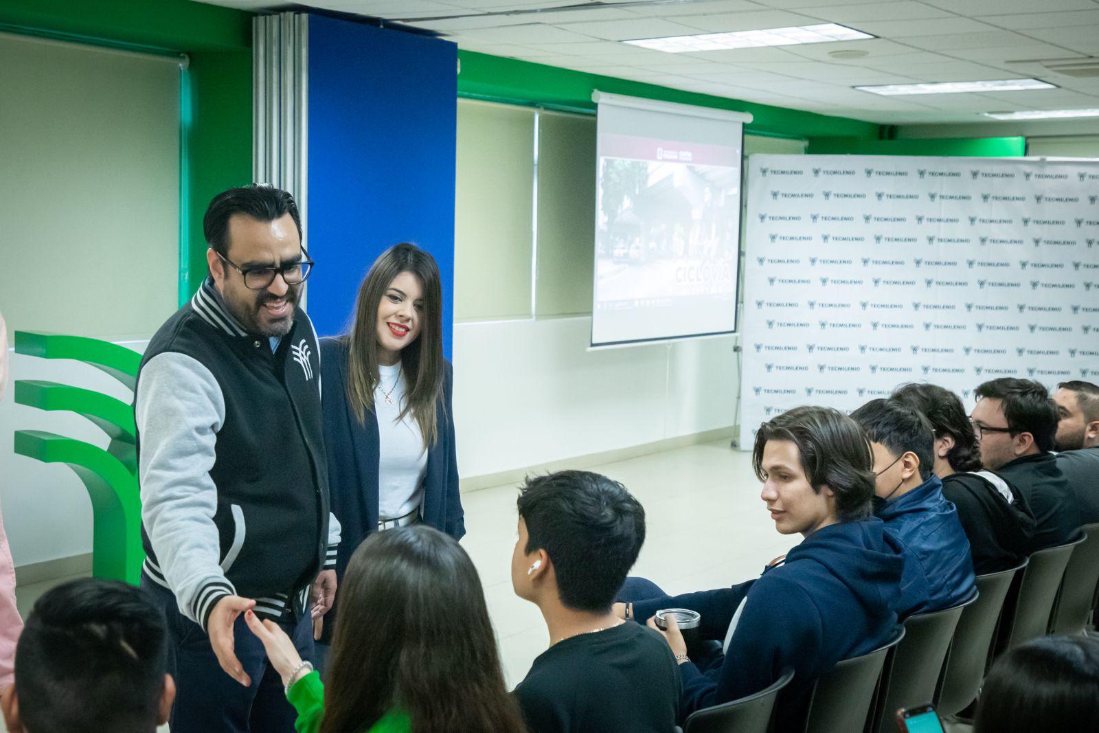 $!Presenta Gámez Mendívil proyecto de ciclovías a estudiantes del Tecmilenio