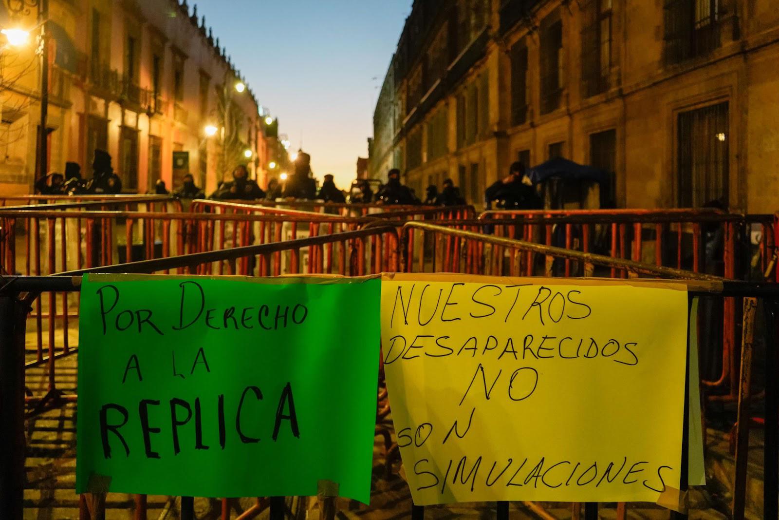 $!Familiares de personas desaparecidas se manifestaron afuera de Palacio Nacional el pasado 18 de diciembre, después de que el presidente López Obrador se negara a recibirlos.