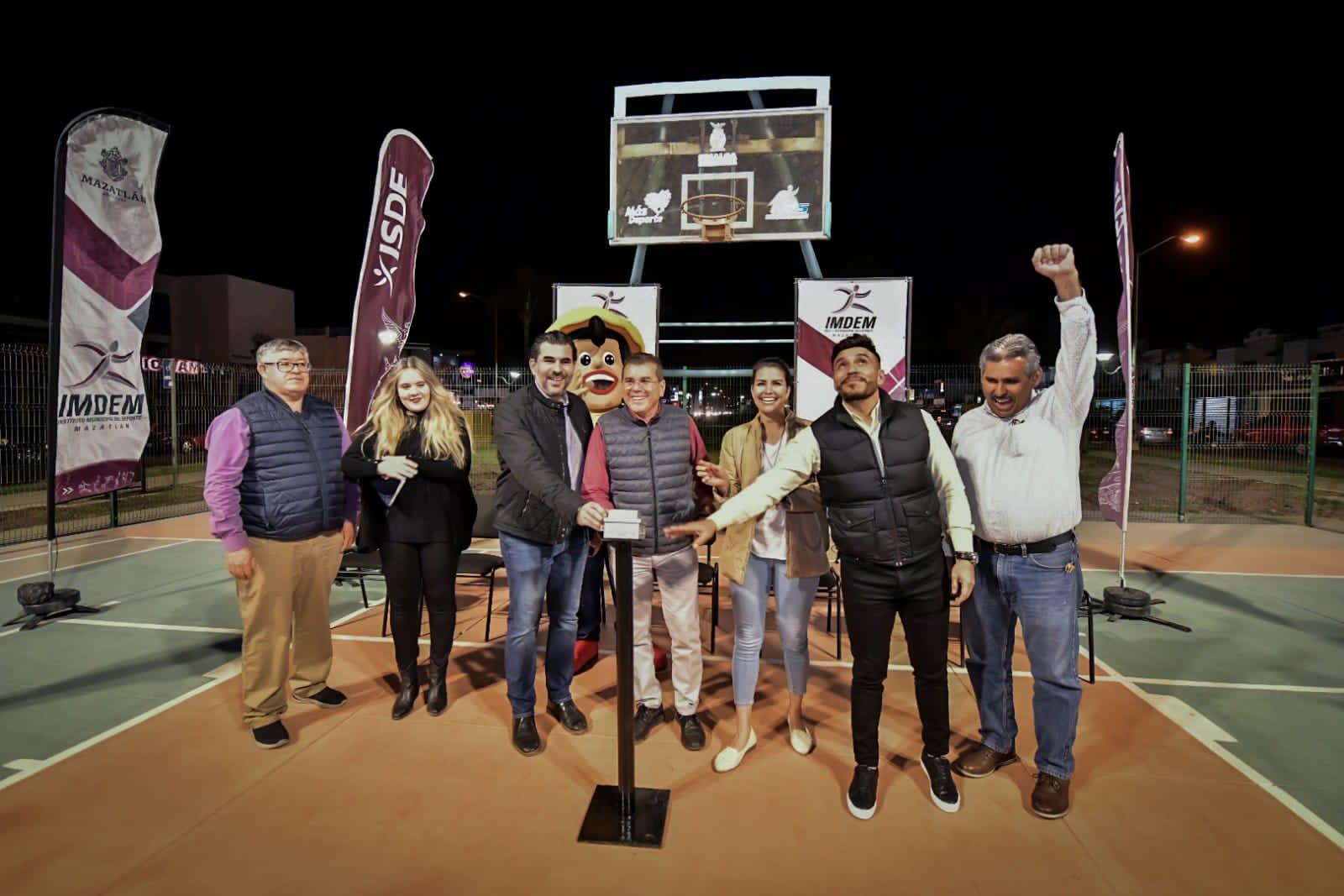$!Estrena iluminación led cancha de basquetbol del Parque Lineal Óscar Pérez Escobosa