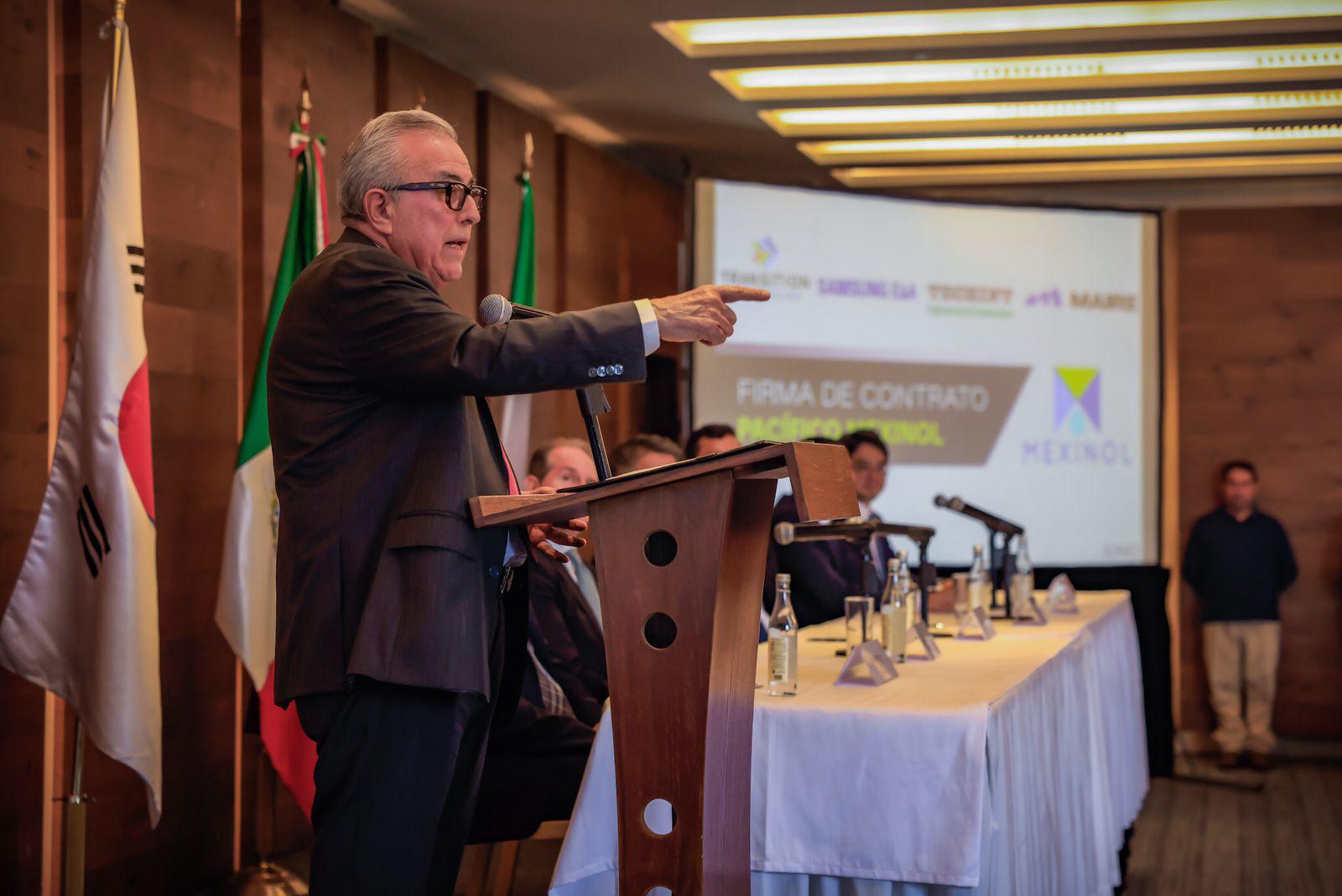 $!Rocha Moya atestigua firma de contratos para construir en Sinaloa la planta de metanol verde más grande del mundo