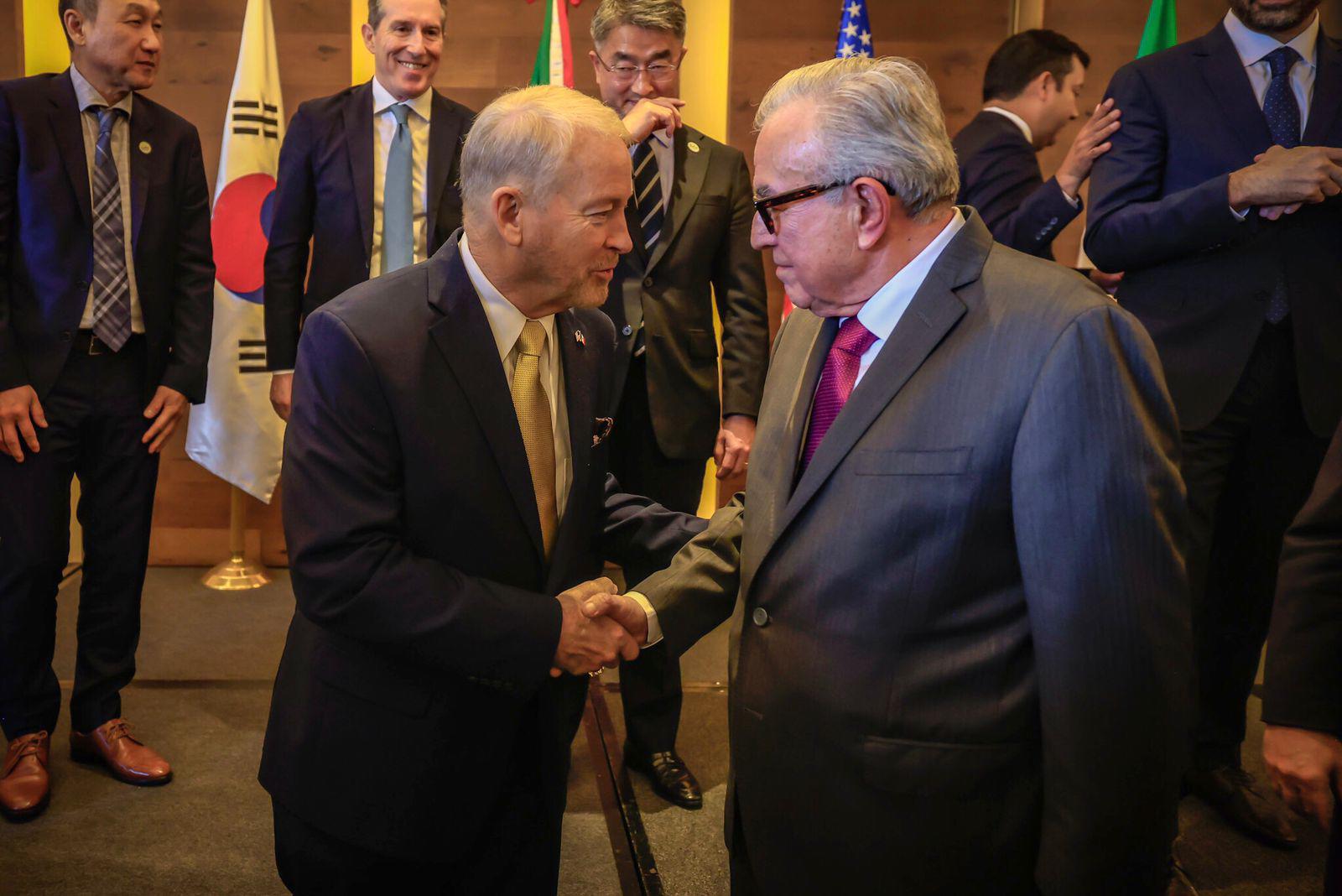 $!Rocha Moya atestigua firma de contratos para construir en Sinaloa la planta de metanol verde más grande del mundo