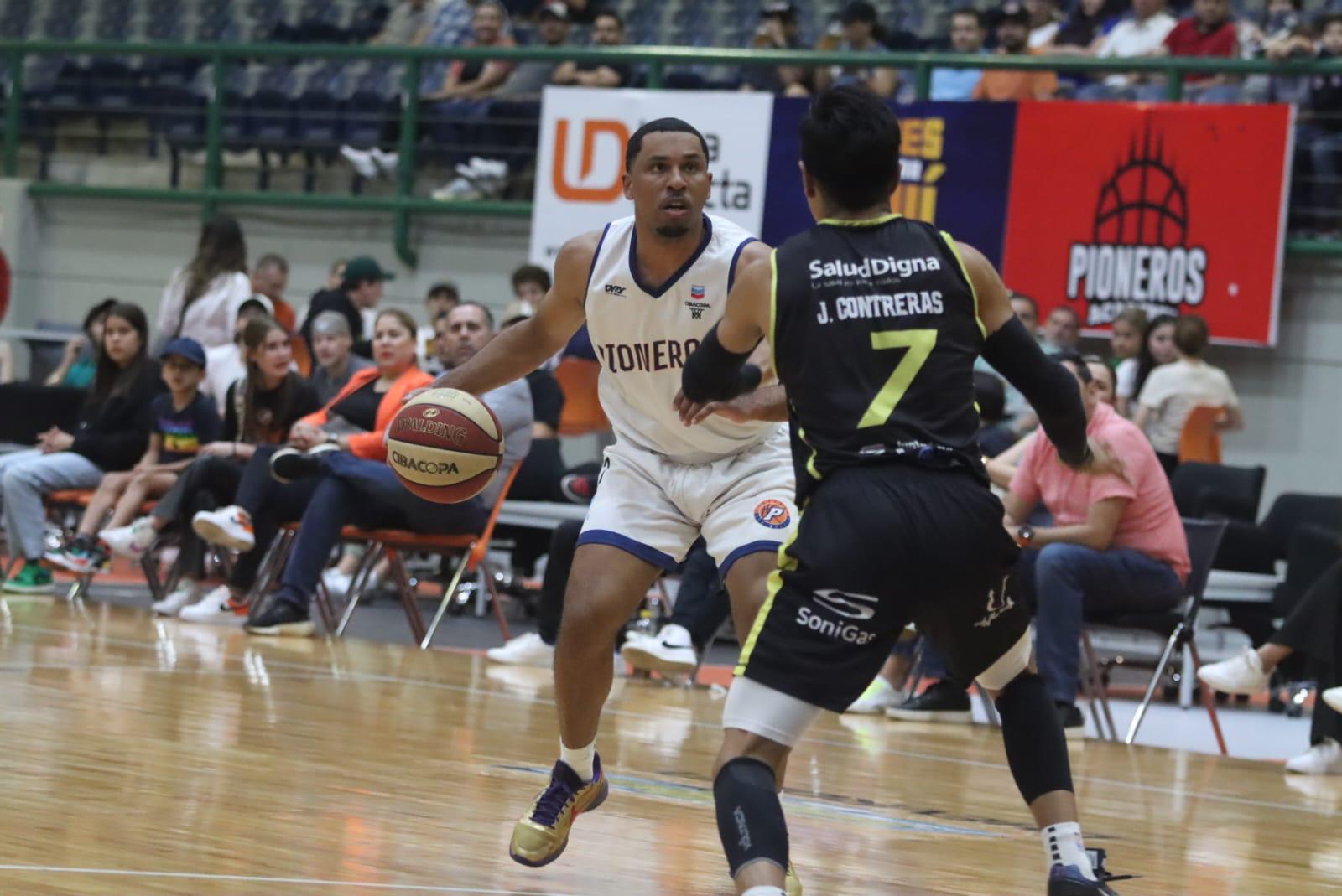 $!Caballeros de Culiacán toma de nuevo la ventaja en el playoffs ante Pioneros de Los Mochis