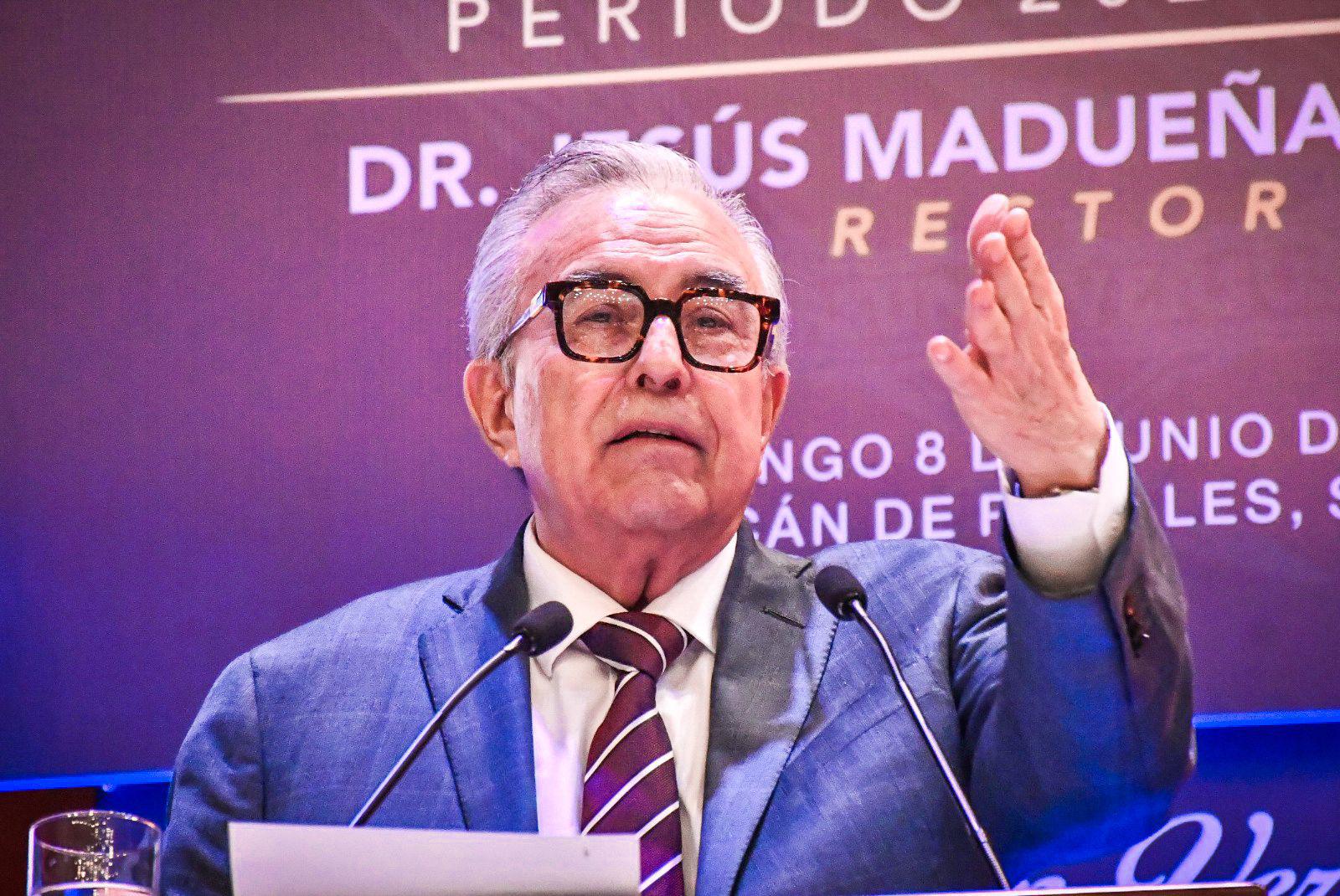 $!‘Tú sabrás qué haces’, dice Rocha en público a la Senadora Imelda Castro sobre su carrera política