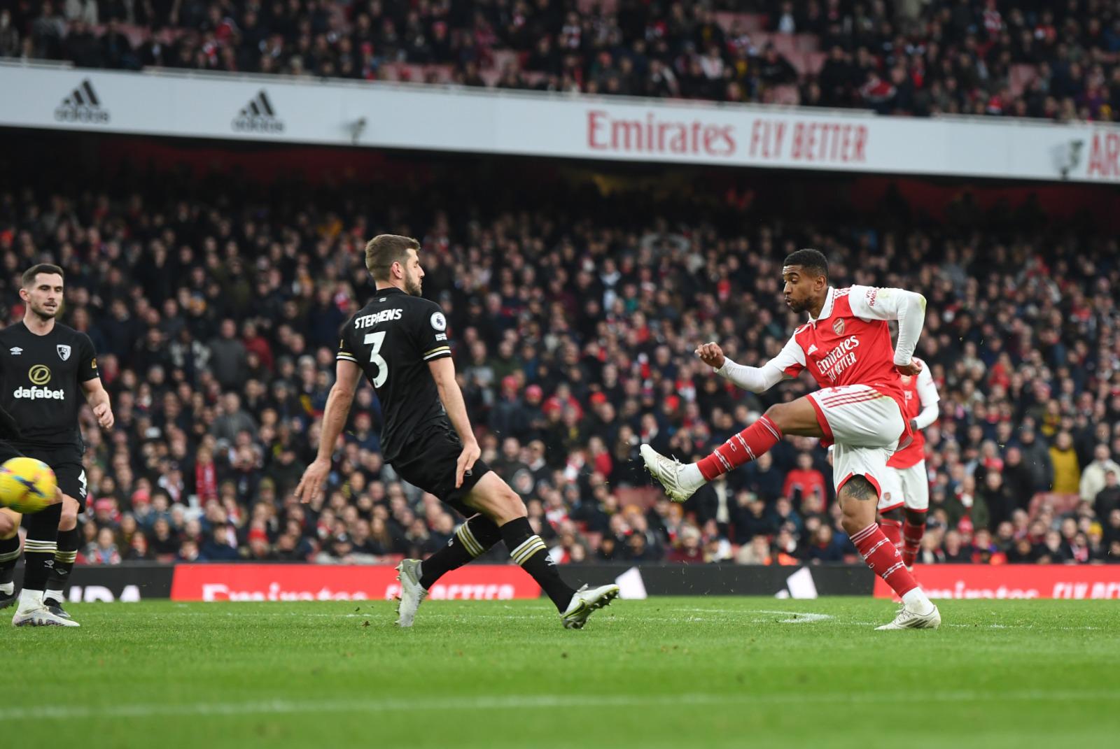 $!Arsenal perdía 2-0 con Bournemouth, pero remontó y lo ganó en el final para mantener su ventaja en la cima