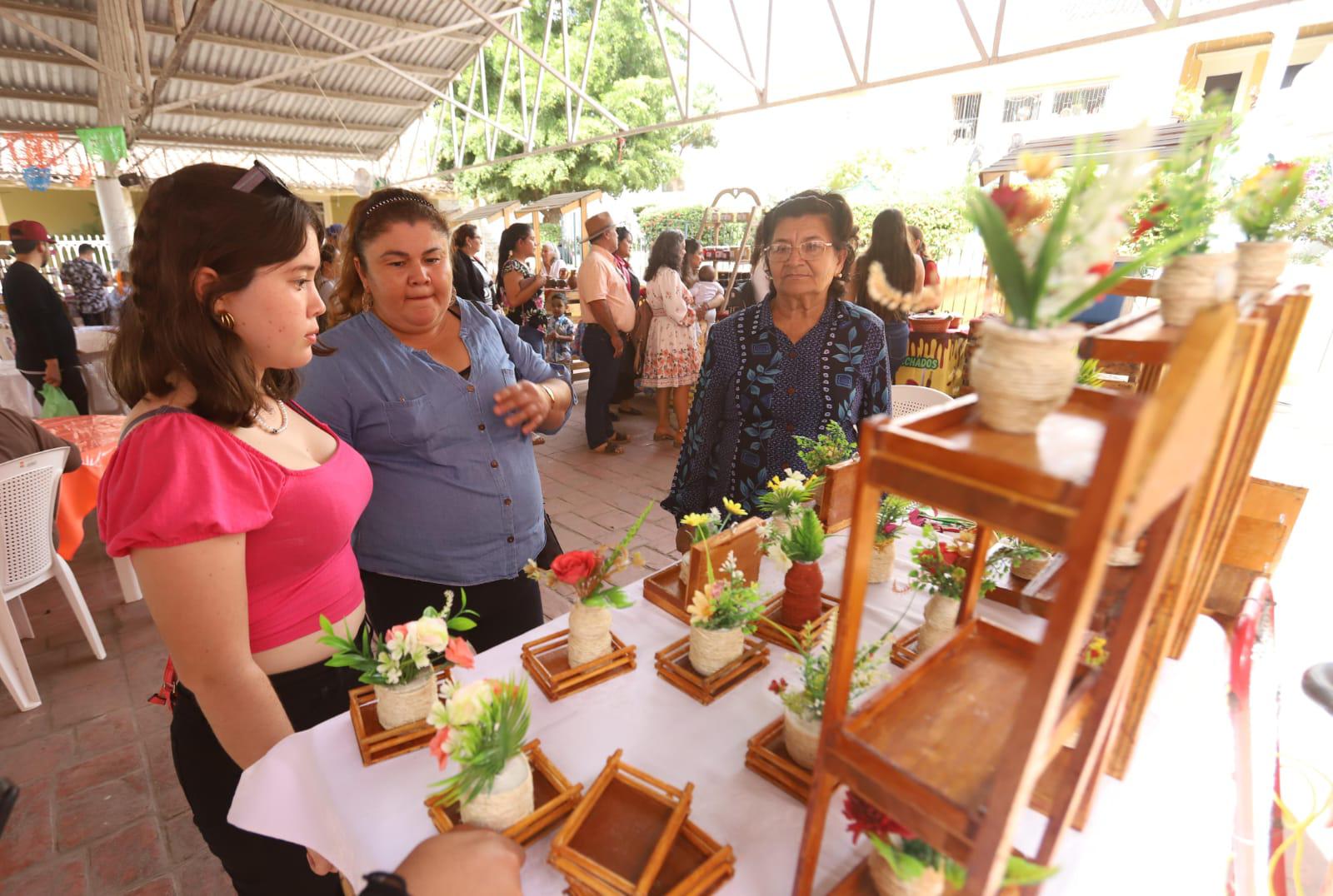 $!Aumentan en un 65% las visitas al tianguis del Pueblo Señorial de La Noria