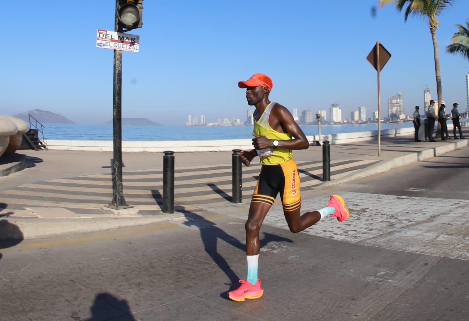 $!Keniata Geoffrey Kenisi Bundi se consagra campeón en los 42K del Gran Maratón Pacífico