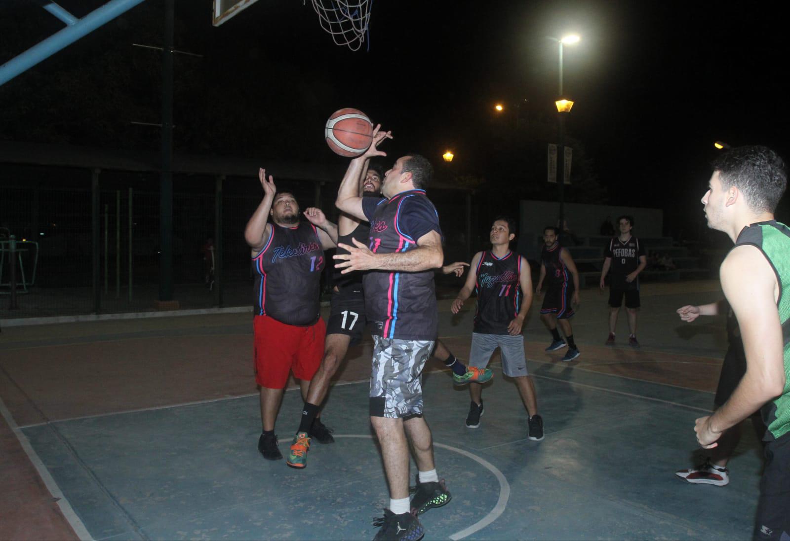 $!Oasis-Bird suma un triunfo más en Liga de Baloncesto Burócrata