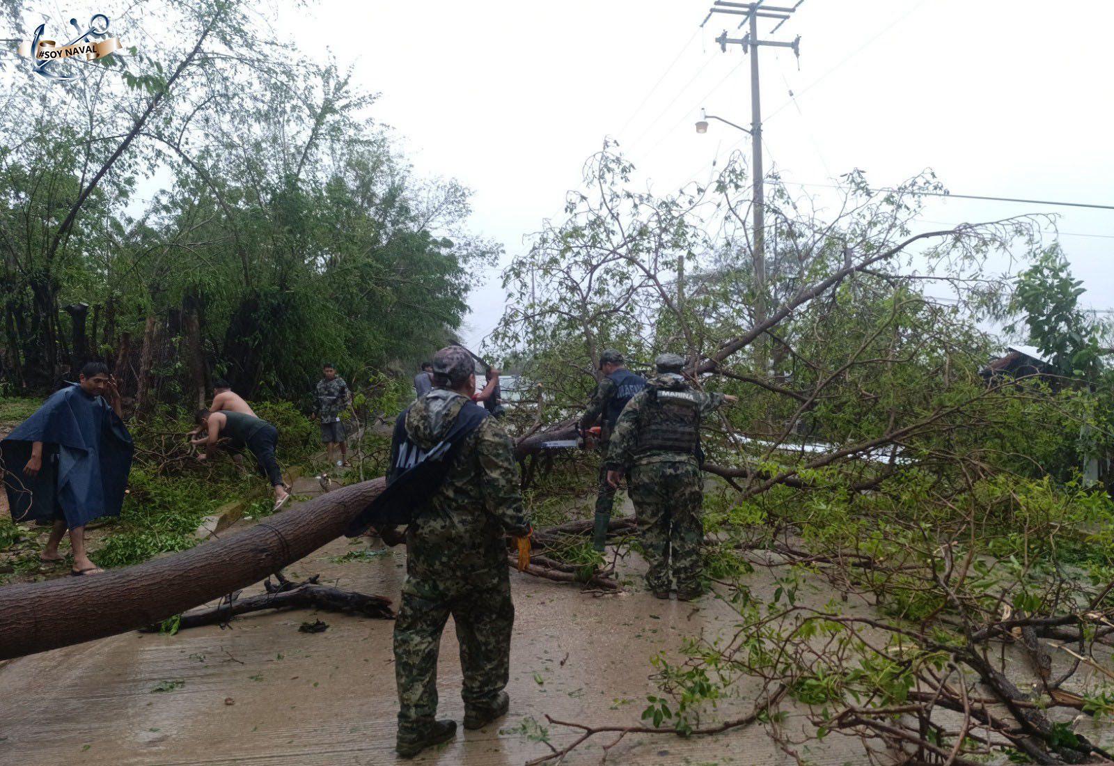 $!9 municipios de Oaxaca y 3 de Guerrero, con las mayores afectaciones por el paso de Erick; un niño falleció