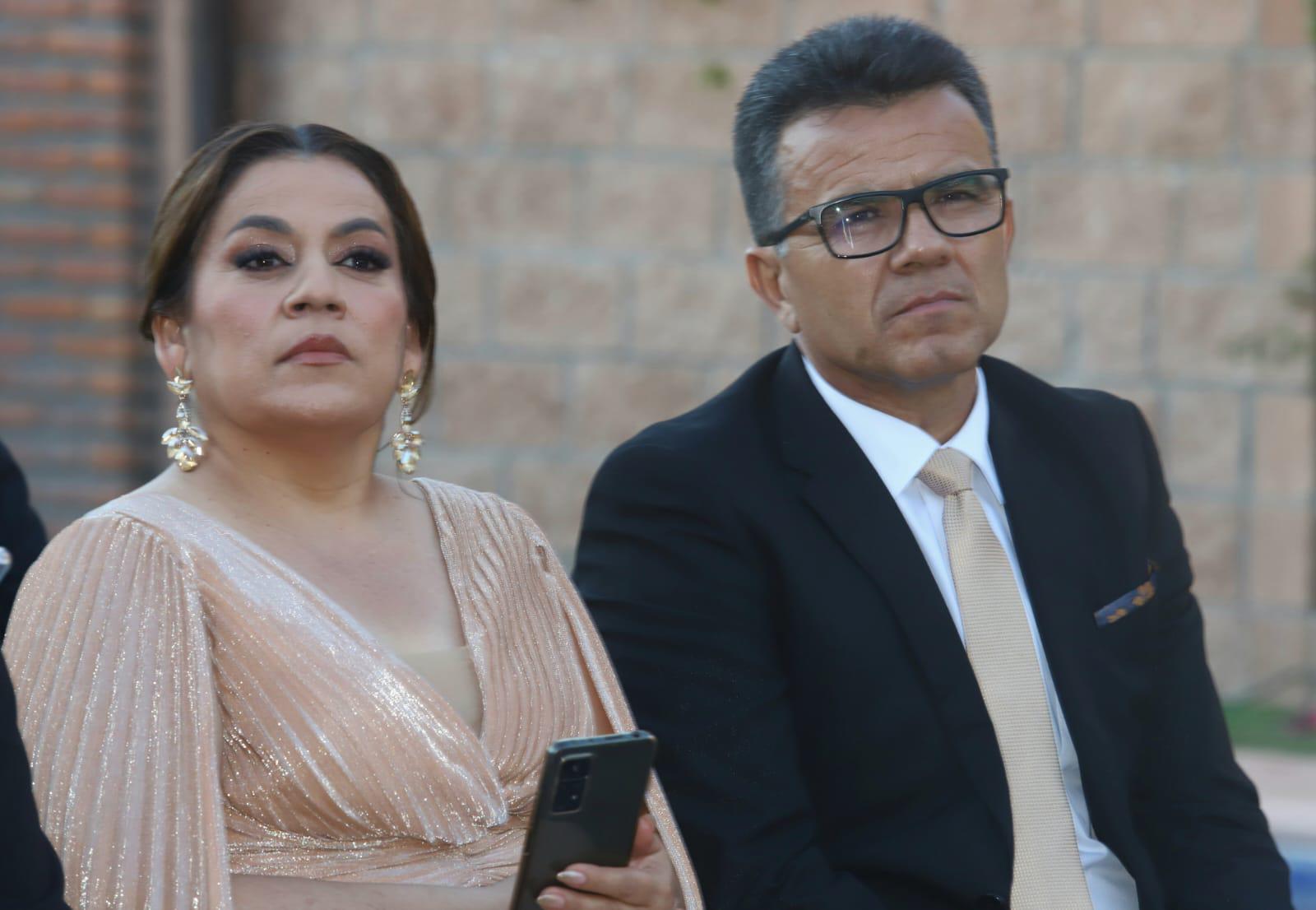 $!Cecilia Coronado Torres y Rigoberto Osuna Ostos, papás de la novia.