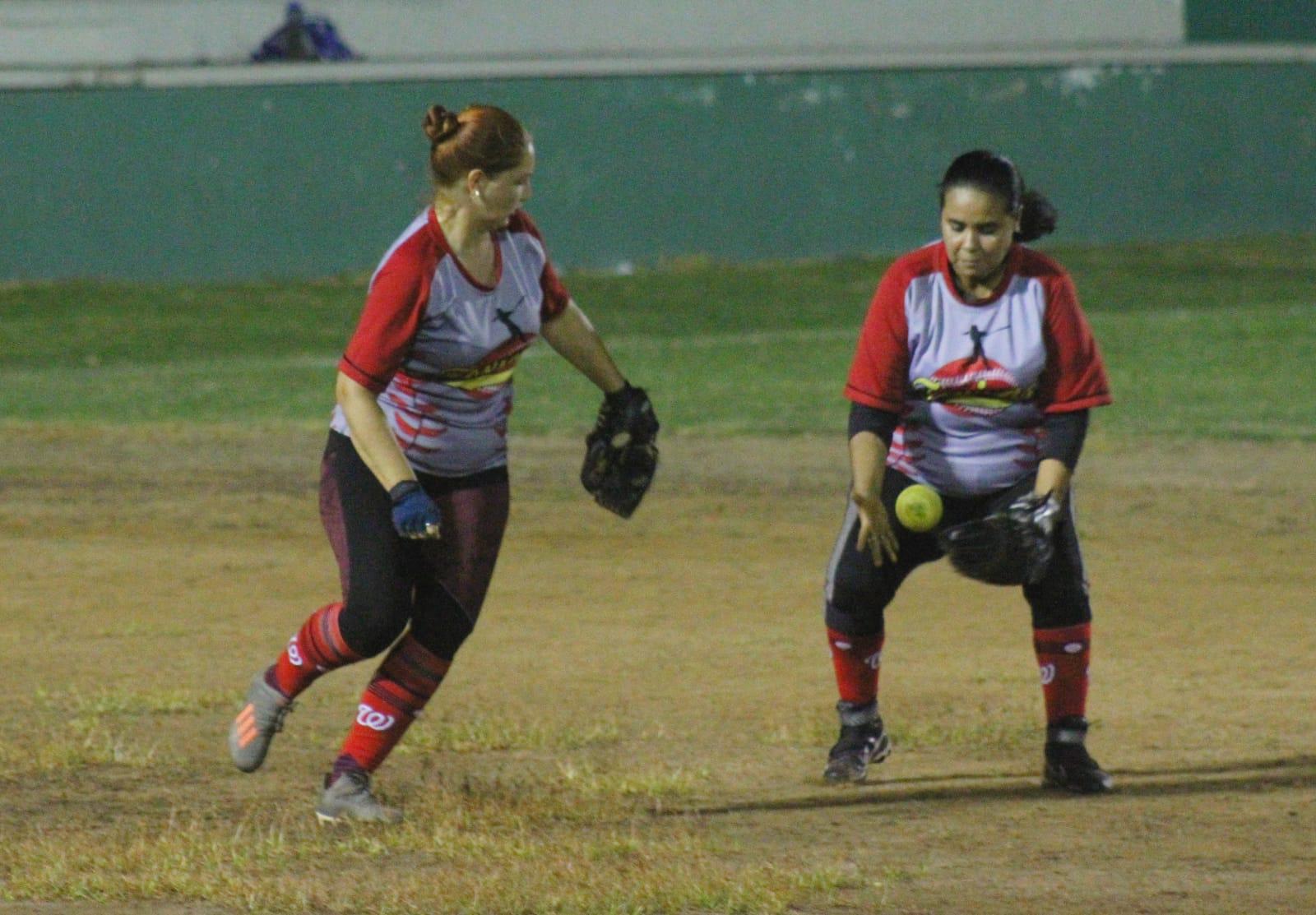 $!Bird no cede terreno en la Liga Municipal de Softbol Femenil