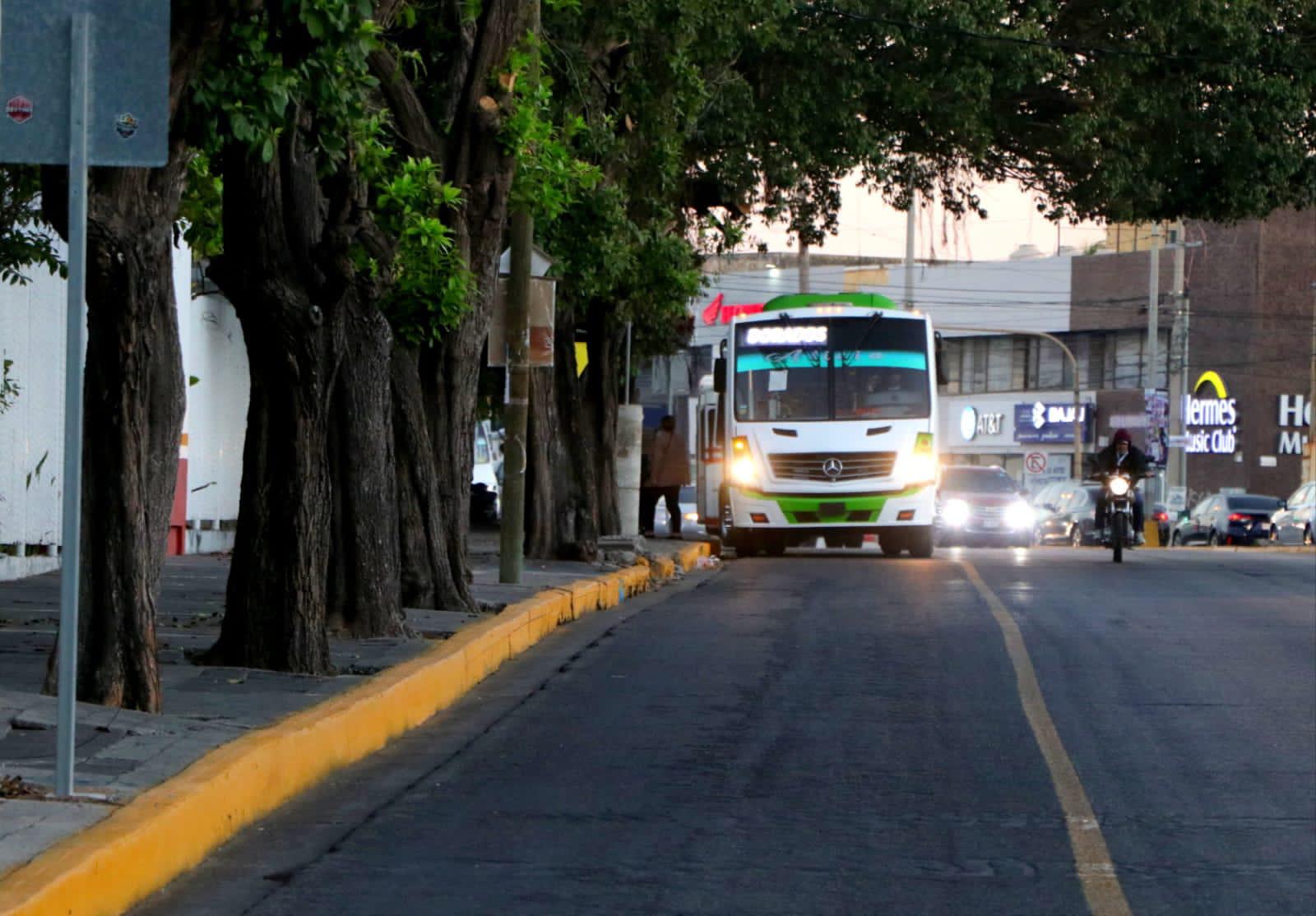 $!Apenas socializan, pero ya Tránsito aplica multas por estacionarse en carril preferencial