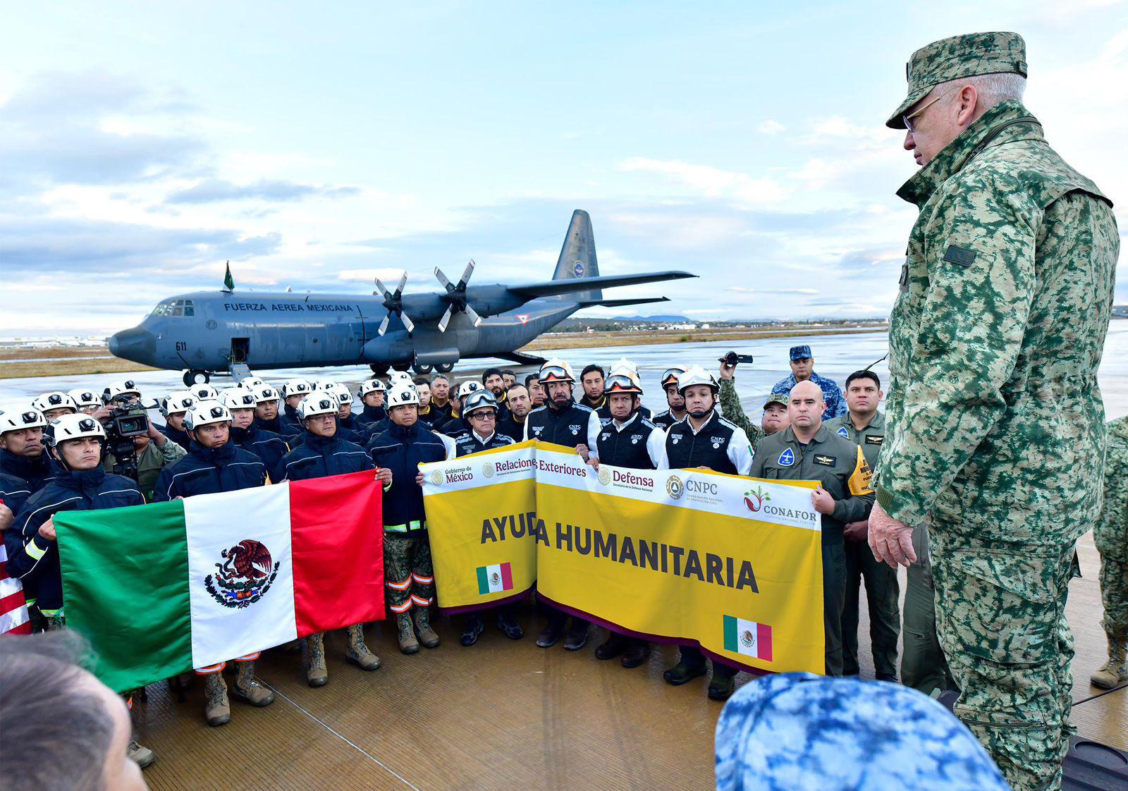 $!Delegación mexicana llega a Los Ángeles para apoyar en el combate de incendios forestales