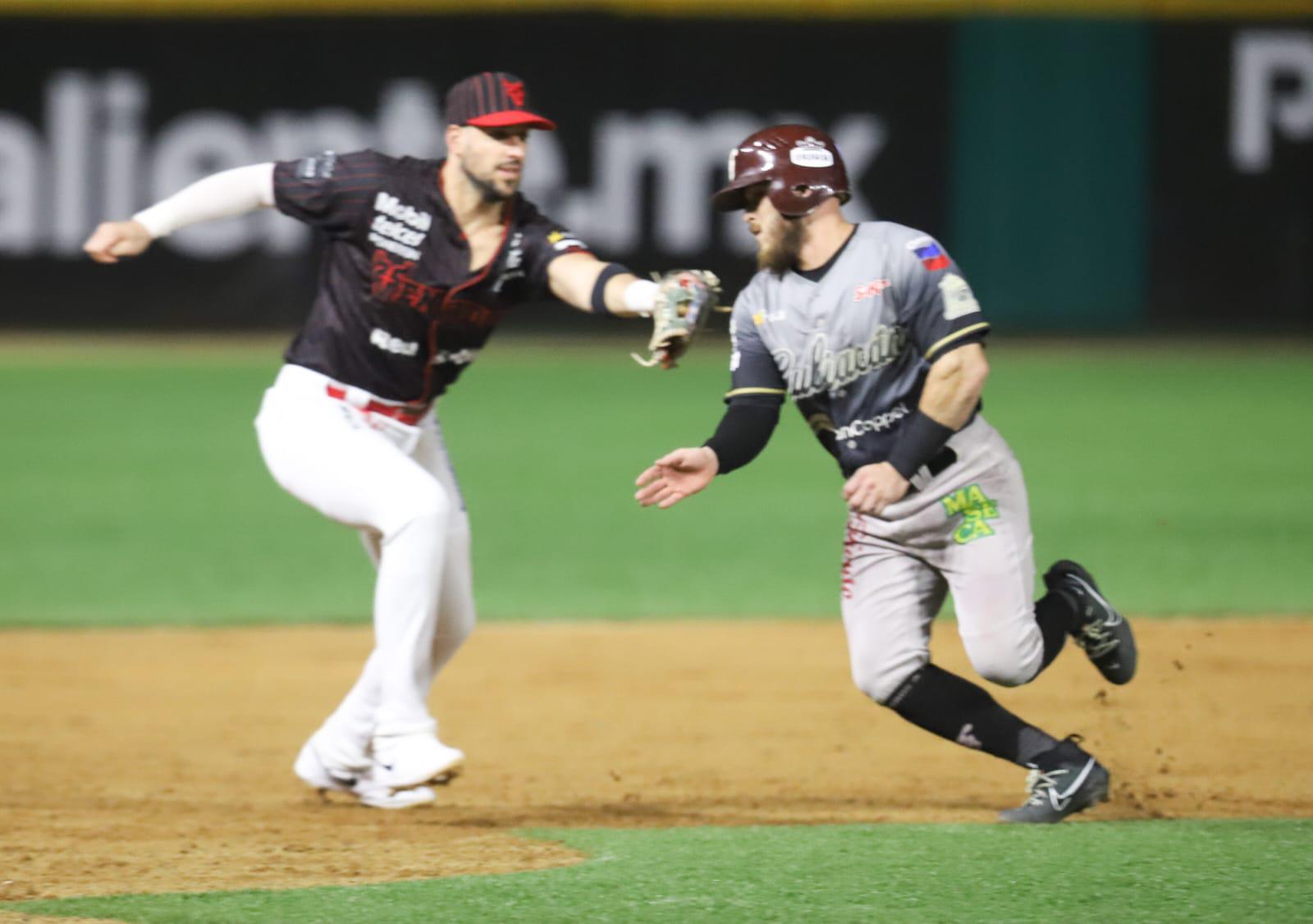 $!Venados pega de nuevo a Tomateros y está a la mitad del camino a la final