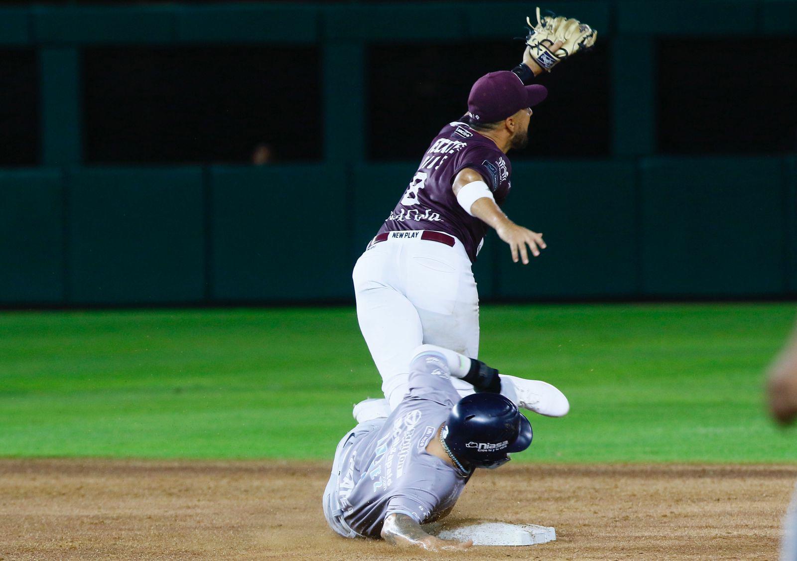 $!Algodoneros de Guasave arruina la fiesta de Tomateros de Culiacán
