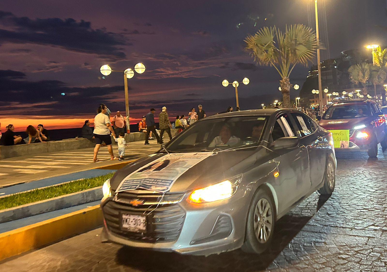 $!Caravana clama por la aparición de María Cecilia en Mazatlán